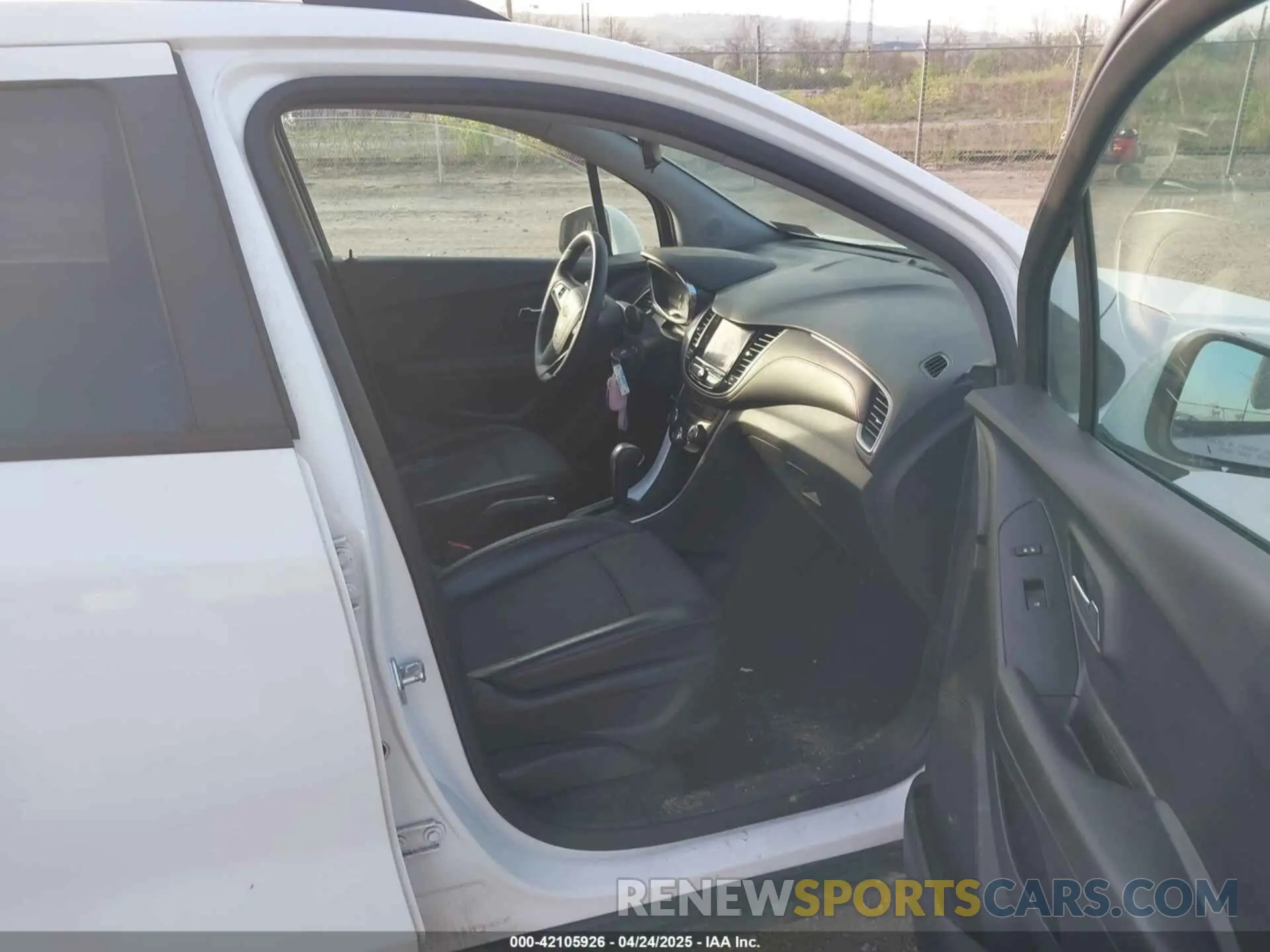 5 Фотография поврежденного автомобиля KL7CJPSB4MB306546 CHEVROLET TRAX 2021