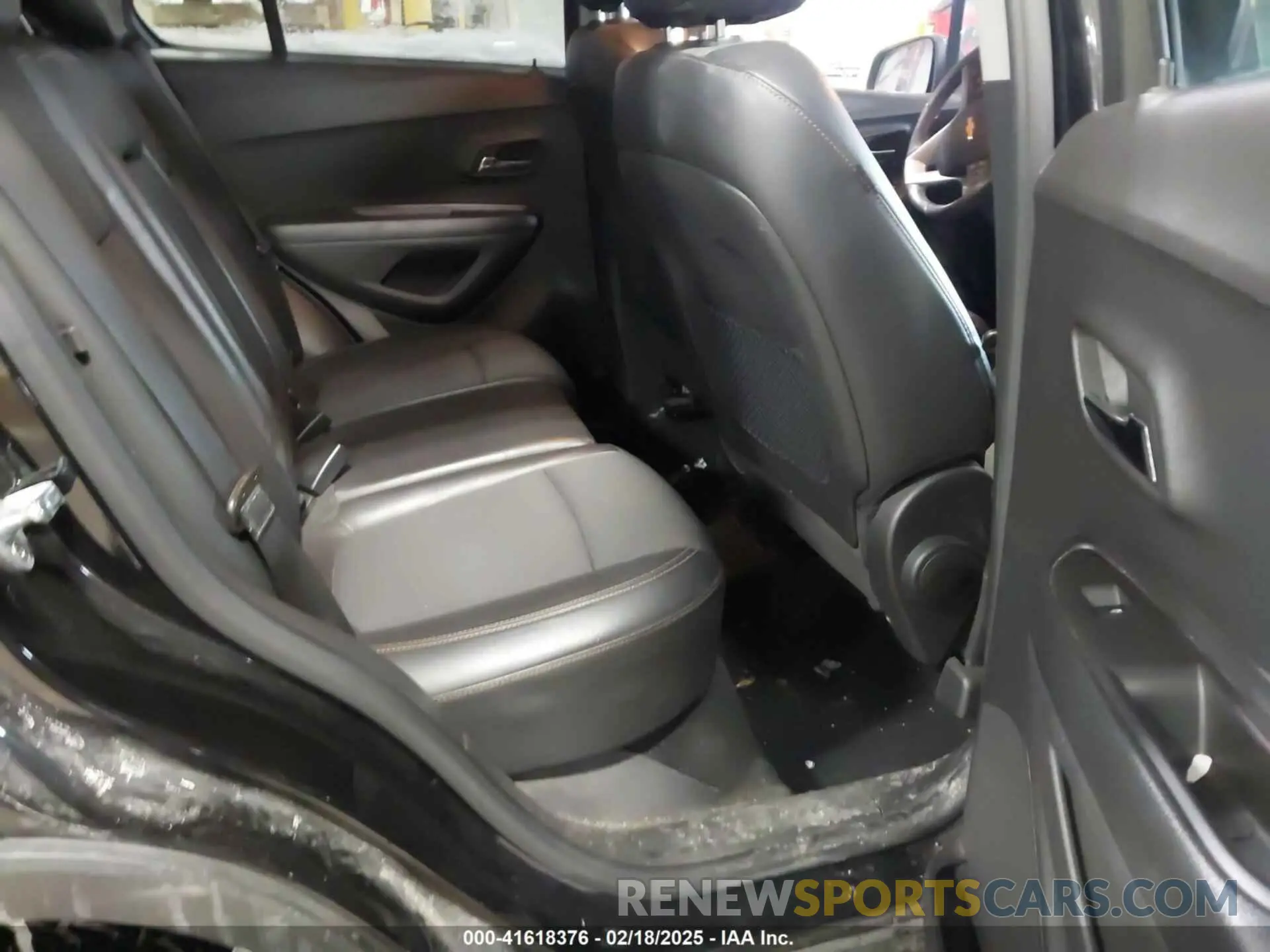 8 Photograph of a damaged car KL7CJPSB5MB353097 CHEVROLET TRAX 2021