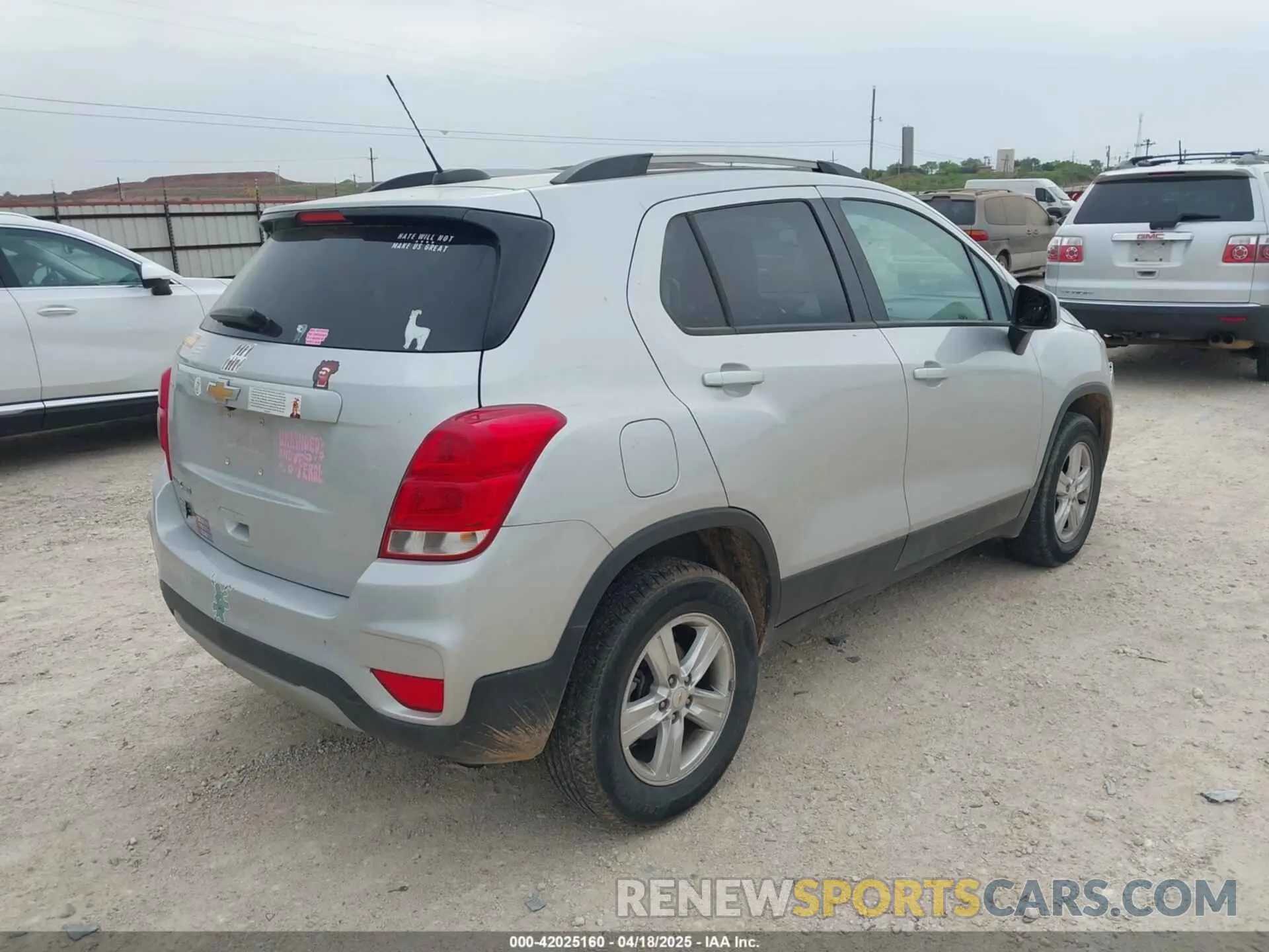 4 Photograph of a damaged car KL7CJPSB8MB321938 CHEVROLET TRAX 2021