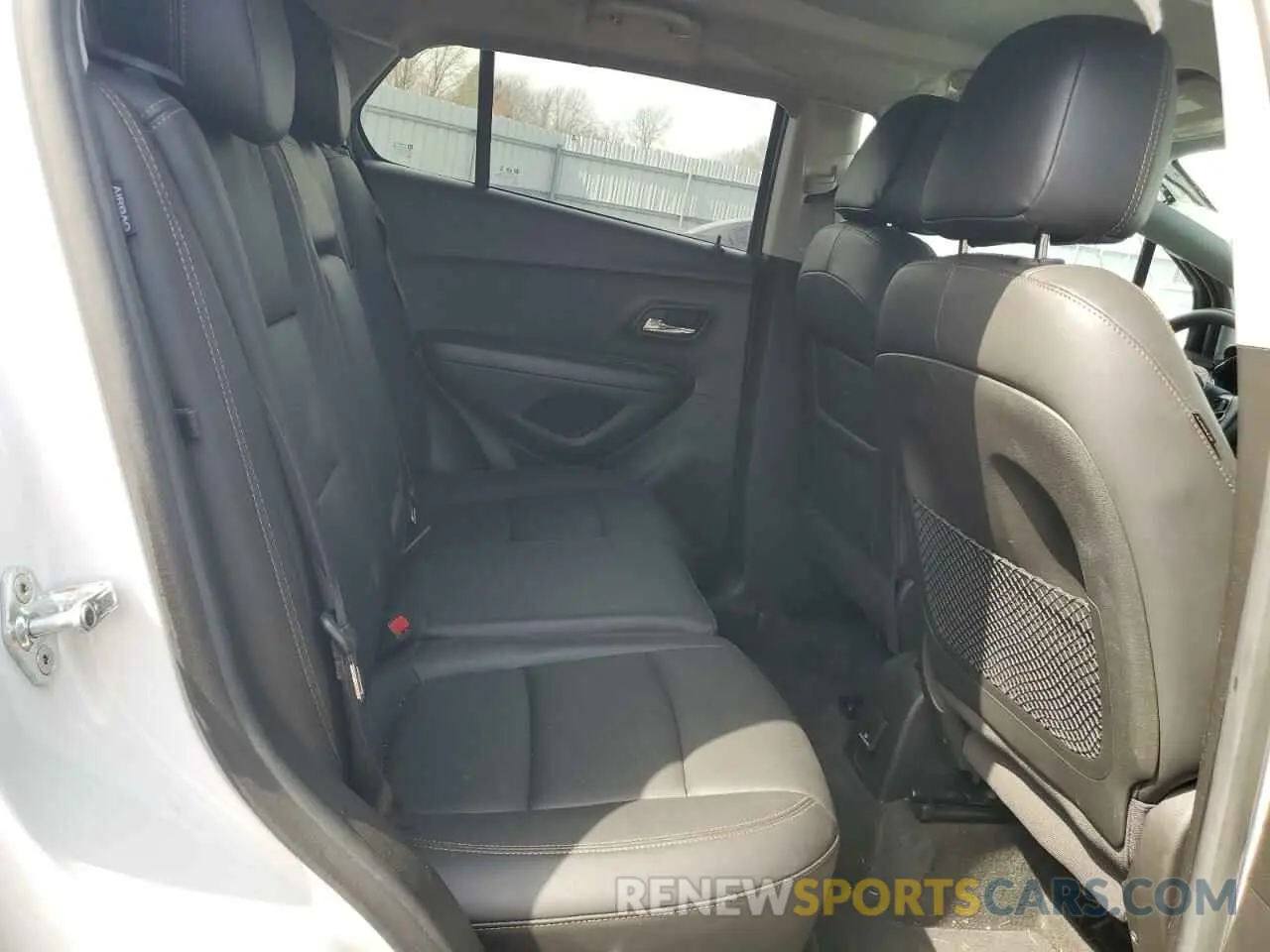 11 Фотография поврежденного автомобиля KL7CJPSB9MB326050 CHEVROLET TRAX 2021
