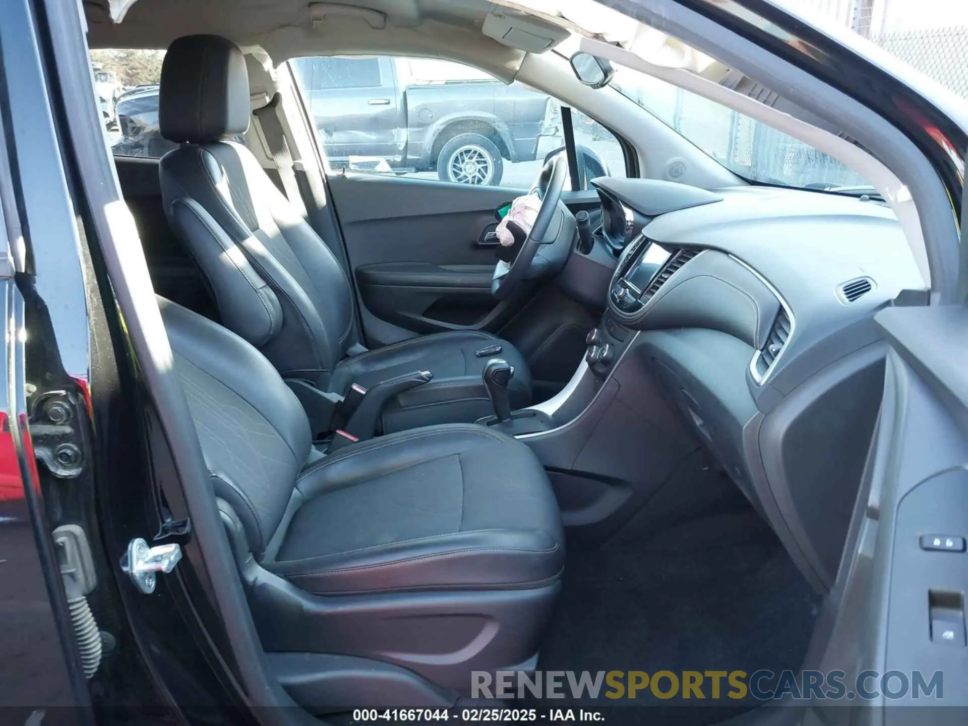 5 Фотография поврежденного автомобиля KL7CJPSB9MB342992 CHEVROLET TRAX 2021