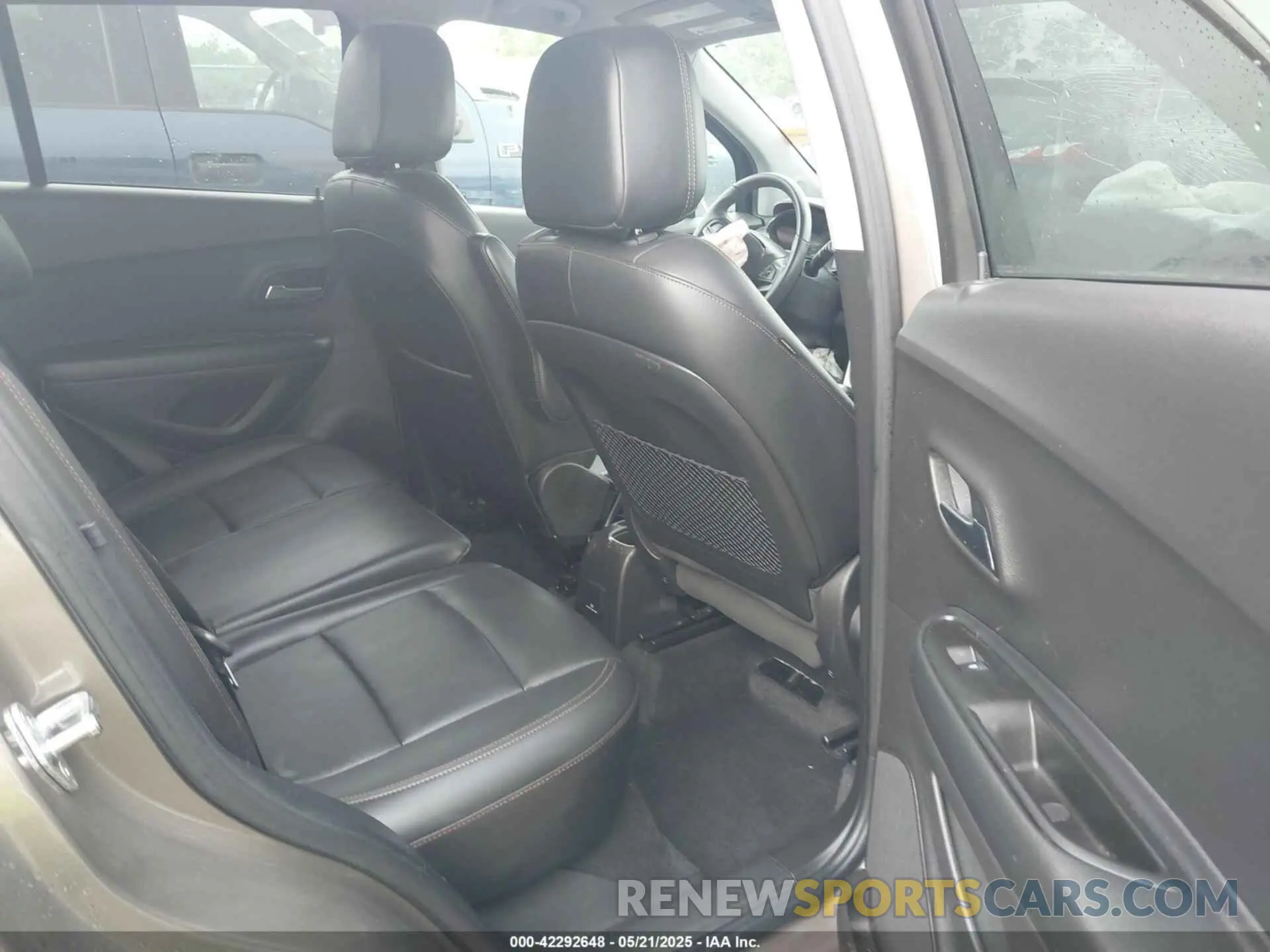 8 Photograph of a damaged car KL7CJPSBXMB311623 CHEVROLET TRAX 2021