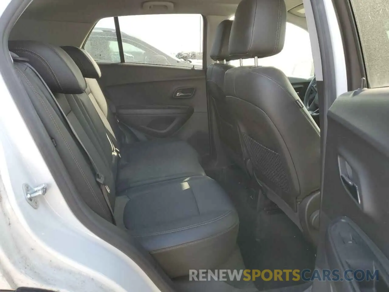 11 Photograph of a damaged car KL7CJPSM0MB369077 CHEVROLET TRAX 2021