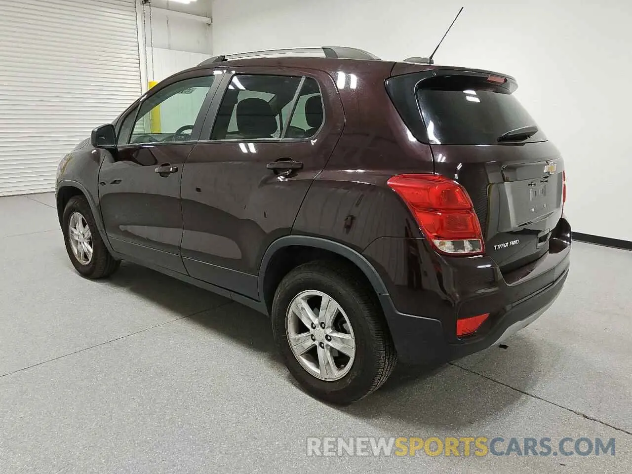 2 Photograph of a damaged car KL7CJPSM2MB373373 CHEVROLET TRAX 2021