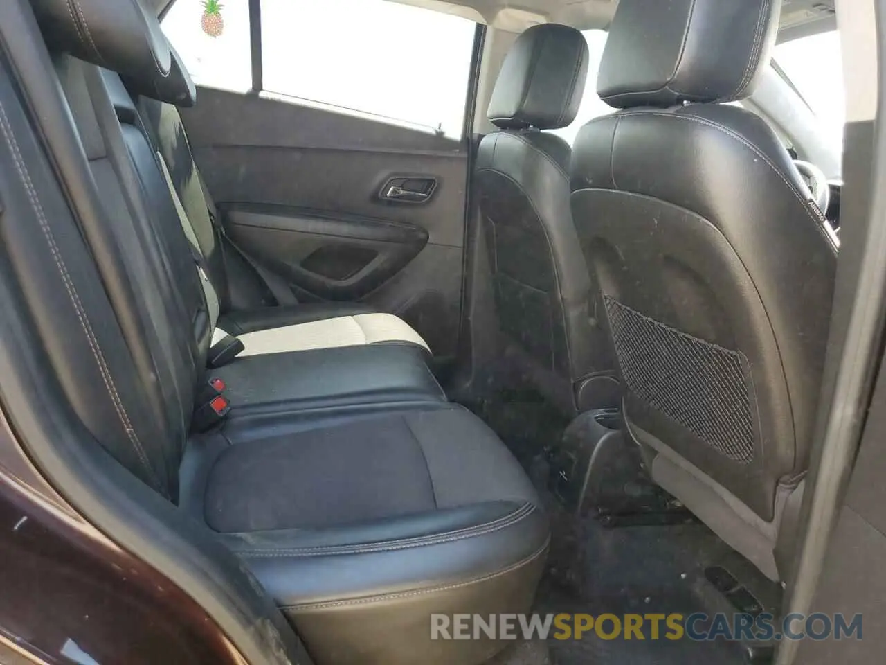11 Photograph of a damaged car KL7CJPSM4MB368353 CHEVROLET TRAX 2021