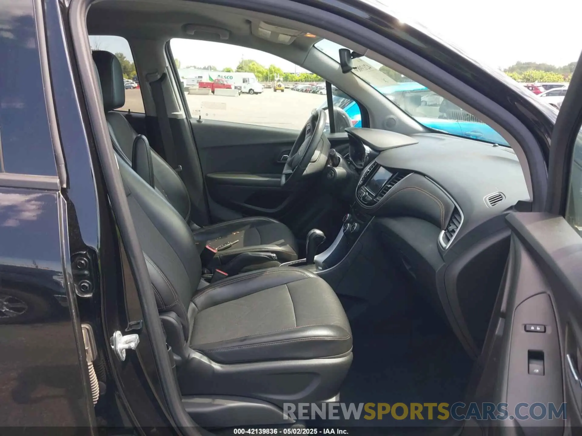 5 Photograph of a damaged car KL7CJPSM5MB365722 CHEVROLET TRAX 2021