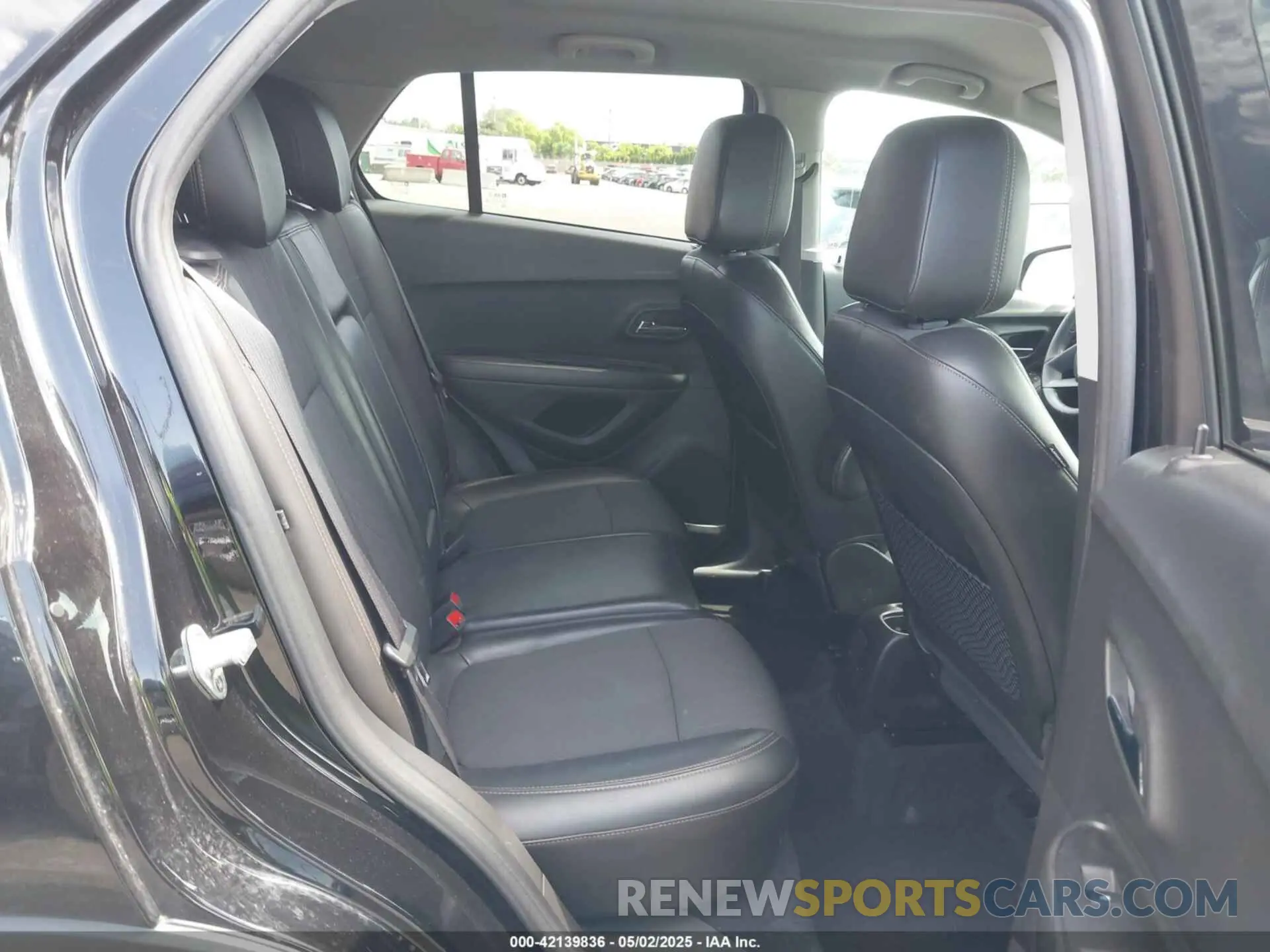 8 Photograph of a damaged car KL7CJPSM5MB365722 CHEVROLET TRAX 2021