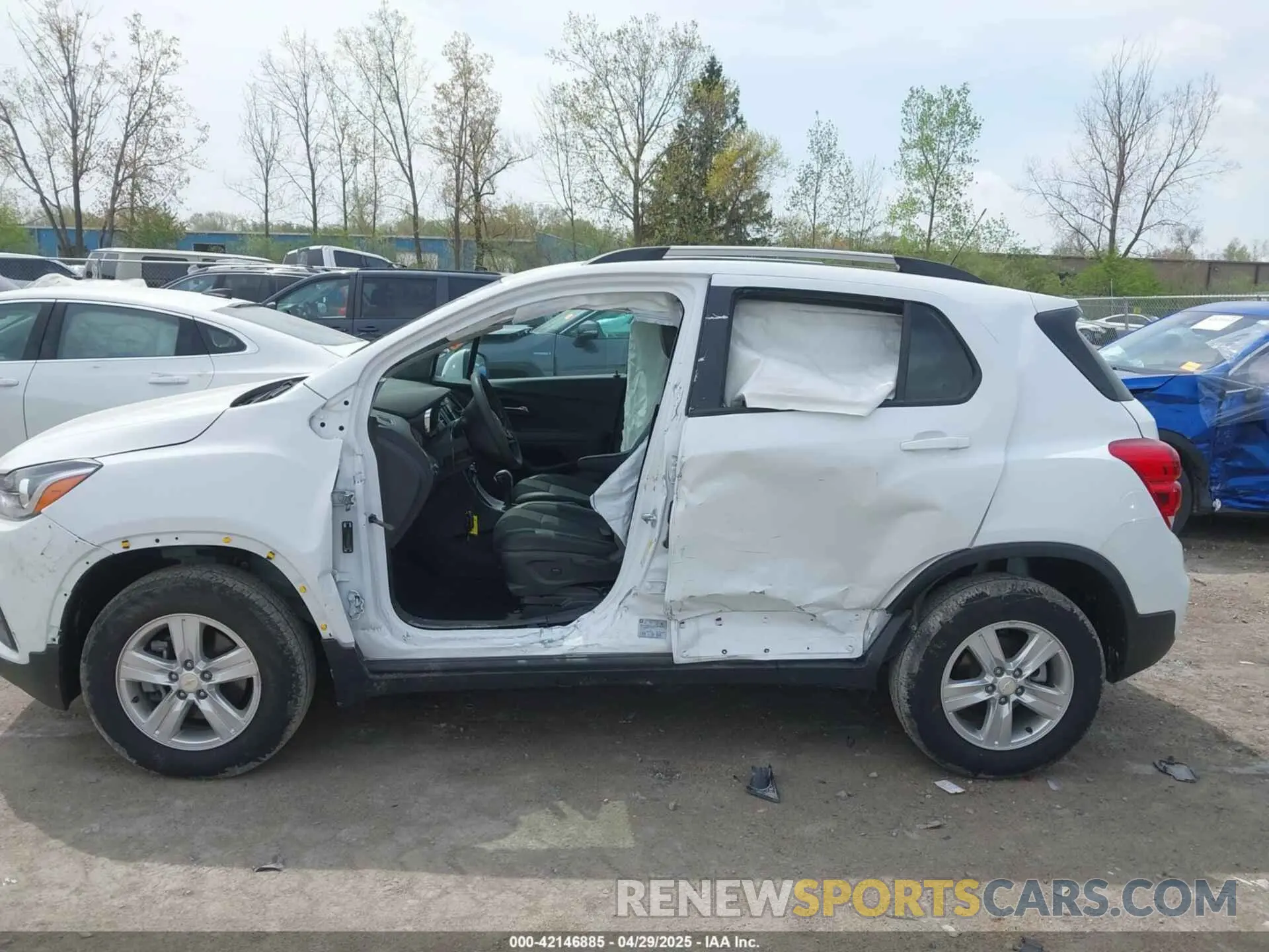 14 Photograph of a damaged car KL7CJPSM5MB369530 CHEVROLET TRAX 2021