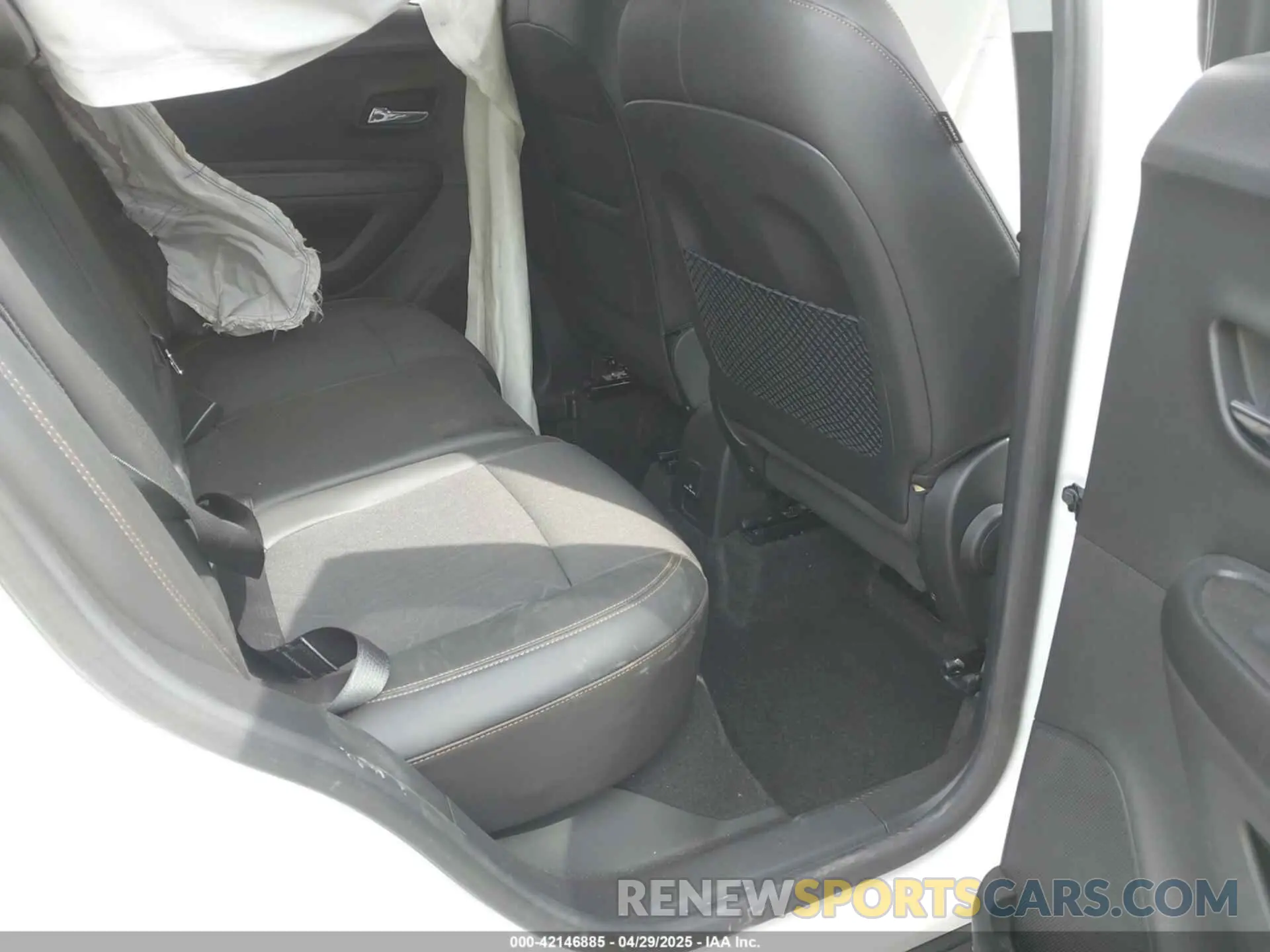 8 Photograph of a damaged car KL7CJPSM5MB369530 CHEVROLET TRAX 2021
