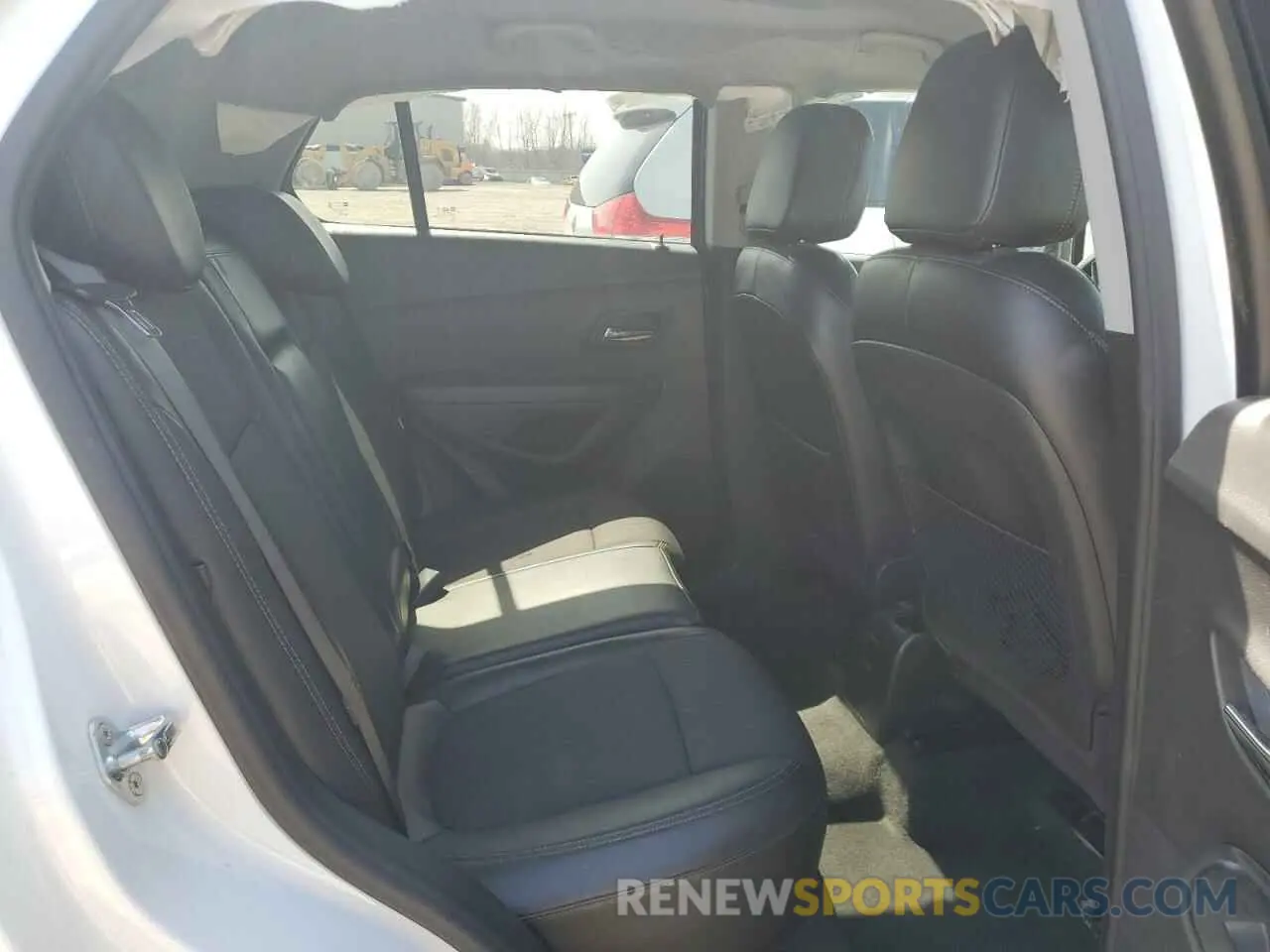 11 Photograph of a damaged car KL7CJPSM5MB372394 CHEVROLET TRAX 2021