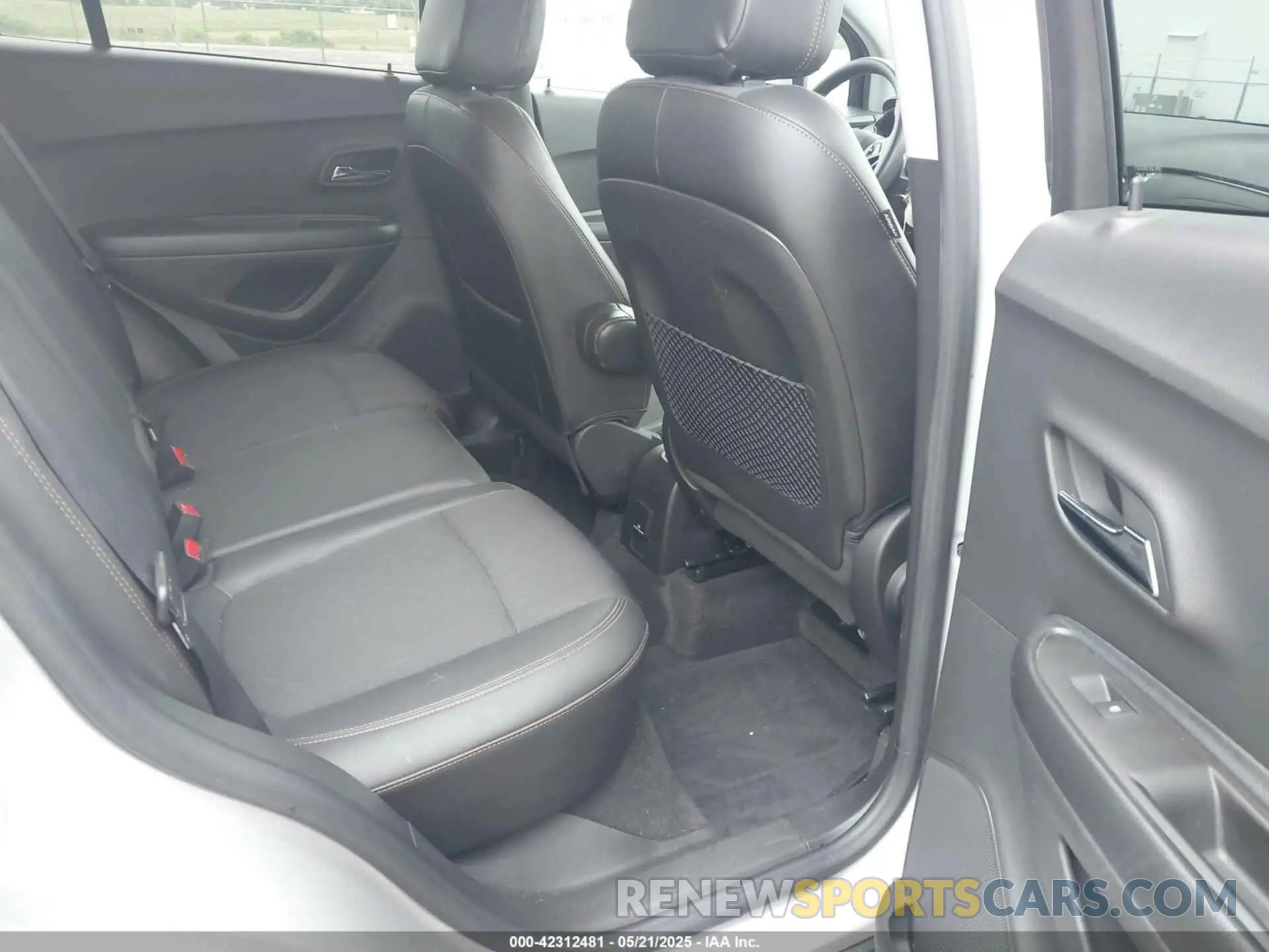 8 Фотография поврежденного автомобиля KL7CJPSM9MB362368 CHEVROLET TRAX 2021
