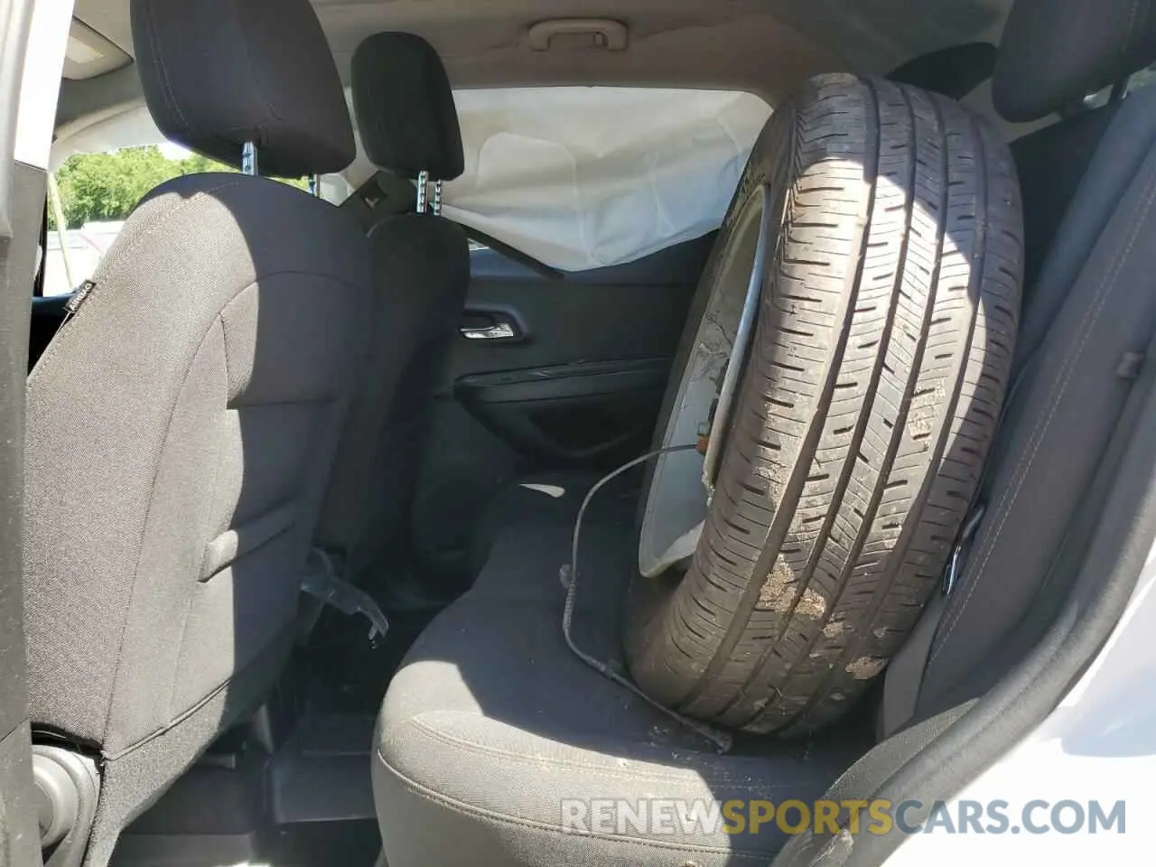 11 Photograph of a damaged car KL7CJKSM3NB512737 CHEVROLET TRAX 2022