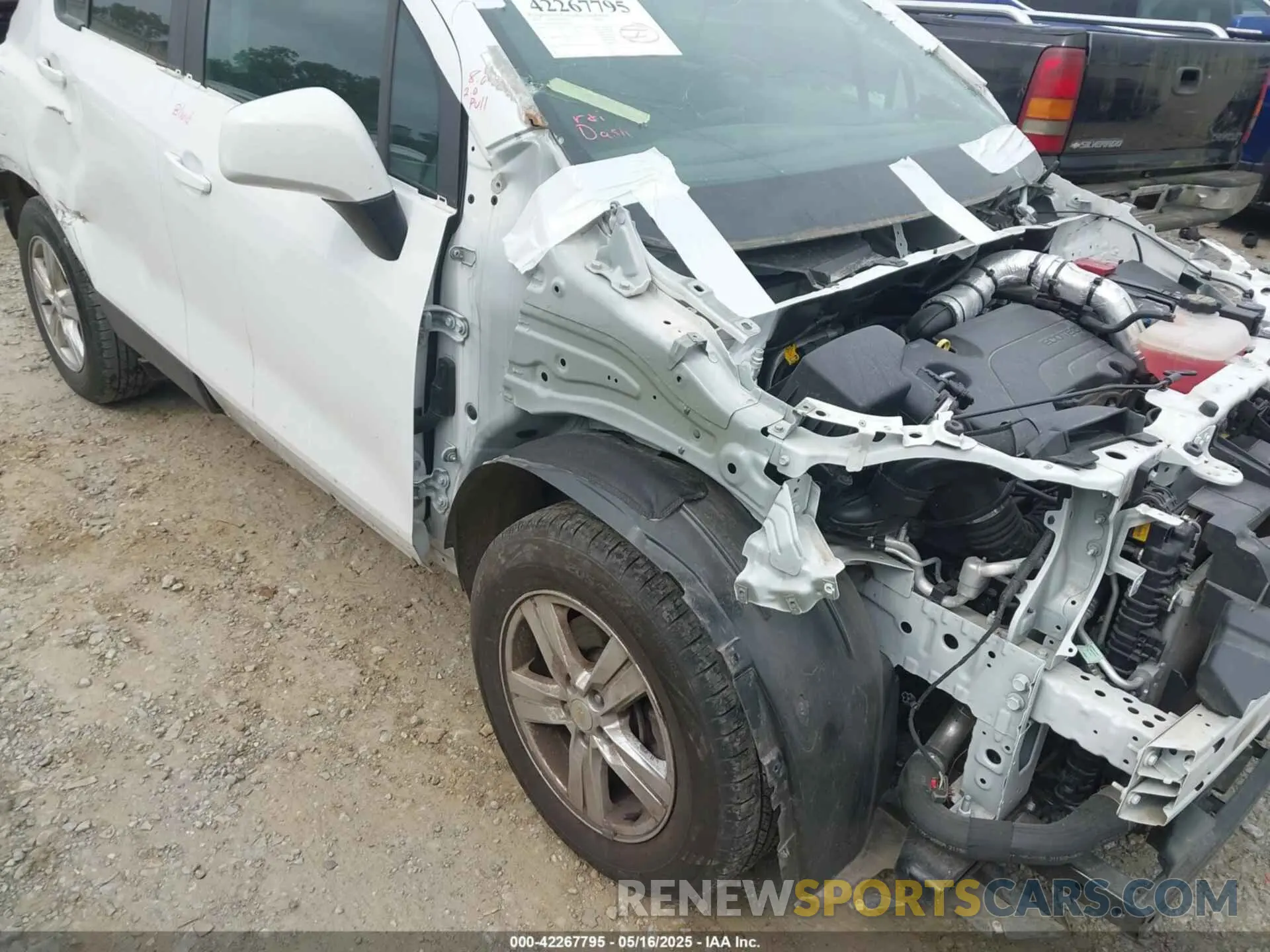 18 Photograph of a damaged car KL7CJKSM6NB526017 CHEVROLET TRAX 2022