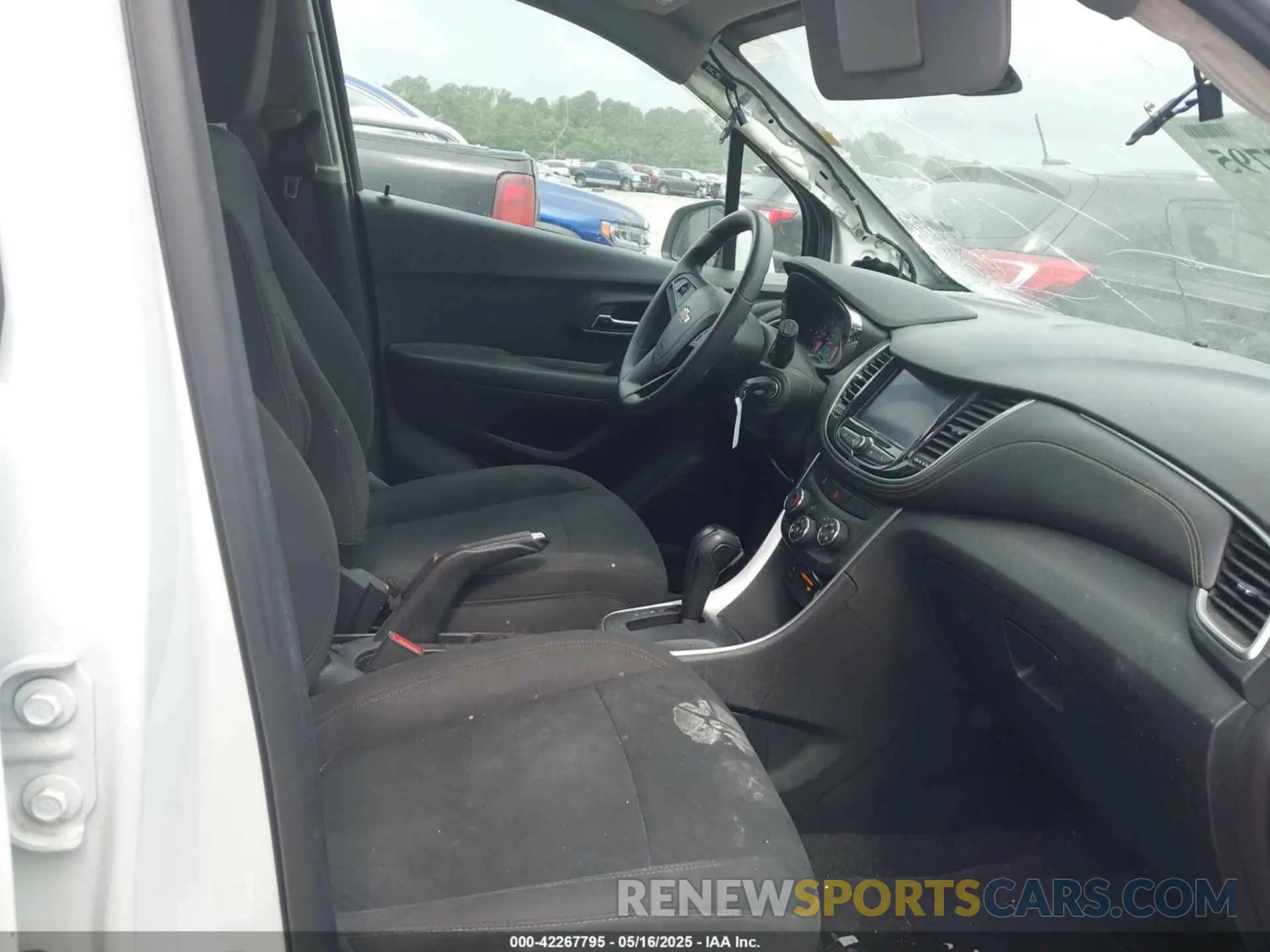 5 Photograph of a damaged car KL7CJKSM6NB526017 CHEVROLET TRAX 2022