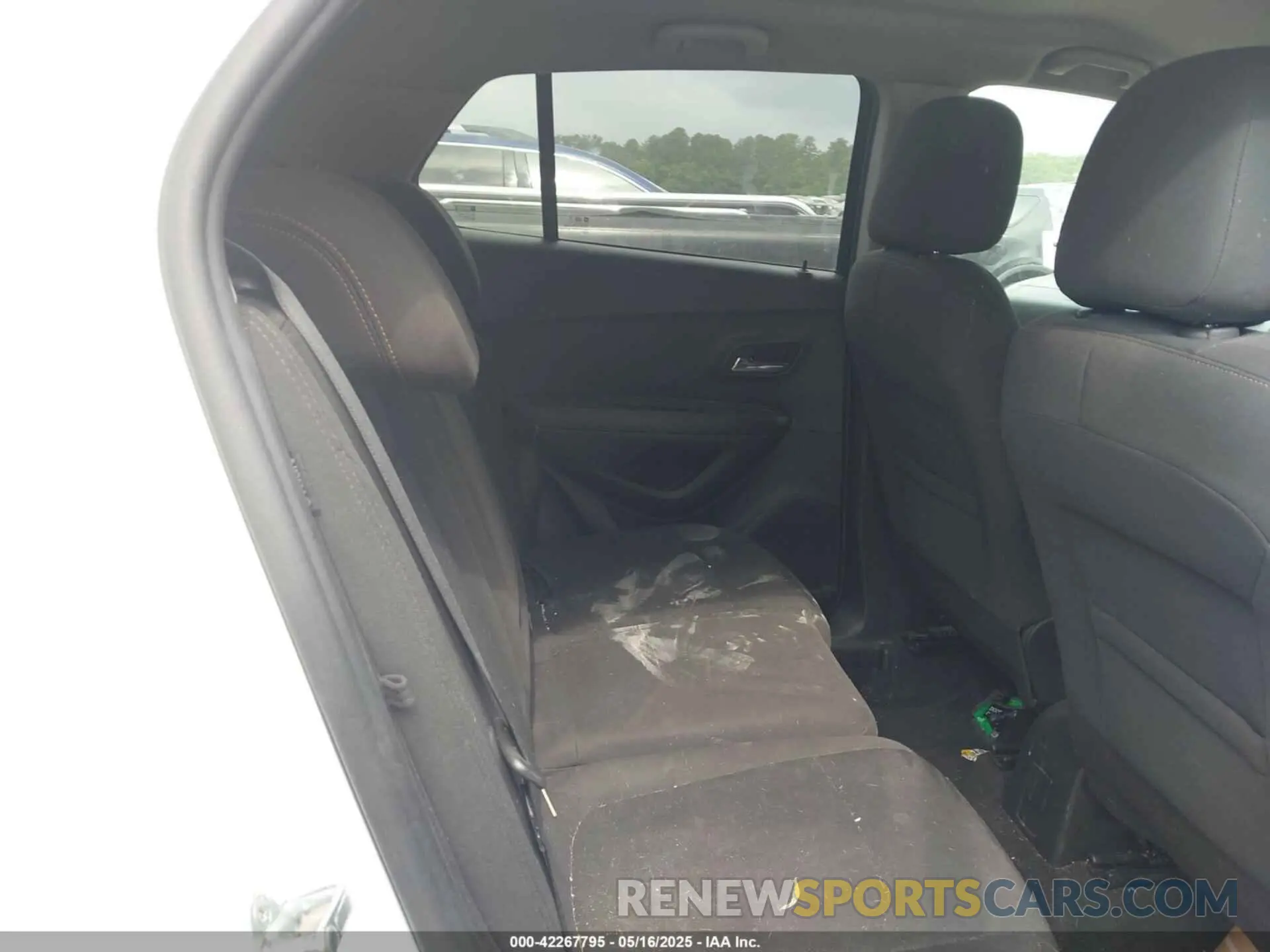 8 Photograph of a damaged car KL7CJKSM6NB526017 CHEVROLET TRAX 2022