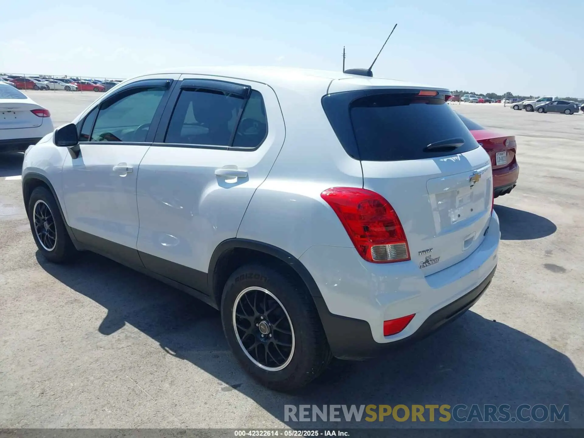 3 Photograph of a damaged car KL7CJKSM7NB548690 CHEVROLET TRAX 2022