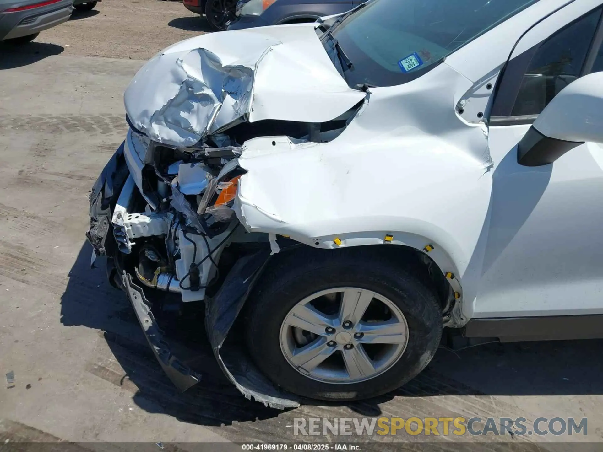 18 Photograph of a damaged car KL7CJKSM9NB510569 CHEVROLET TRAX 2022