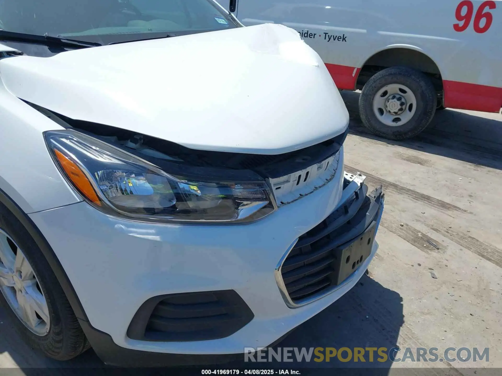 19 Photograph of a damaged car KL7CJKSM9NB510569 CHEVROLET TRAX 2022