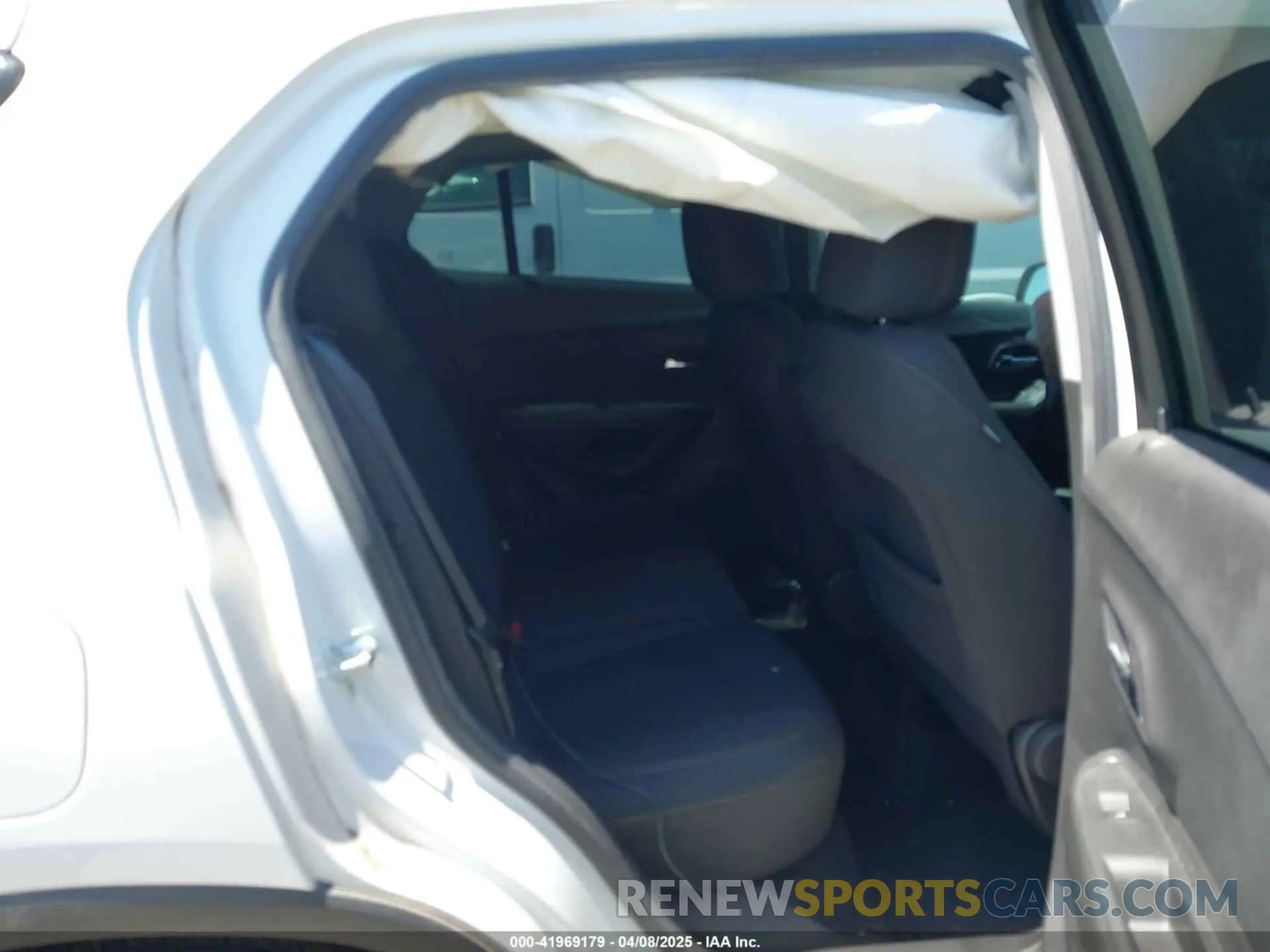 8 Photograph of a damaged car KL7CJKSM9NB510569 CHEVROLET TRAX 2022