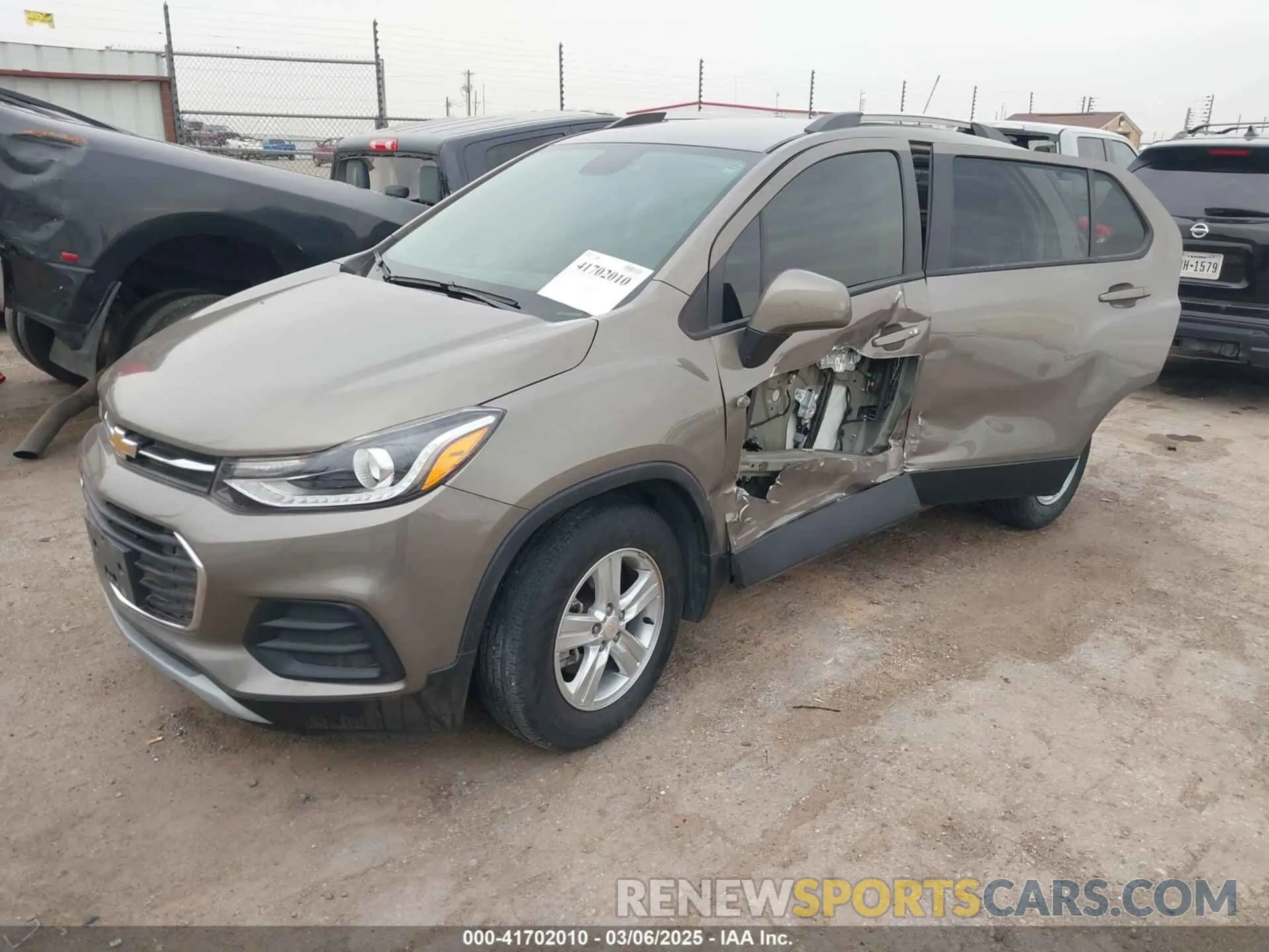 2 Photograph of a damaged car KL7CJLSM2NB563216 CHEVROLET TRAX 2022