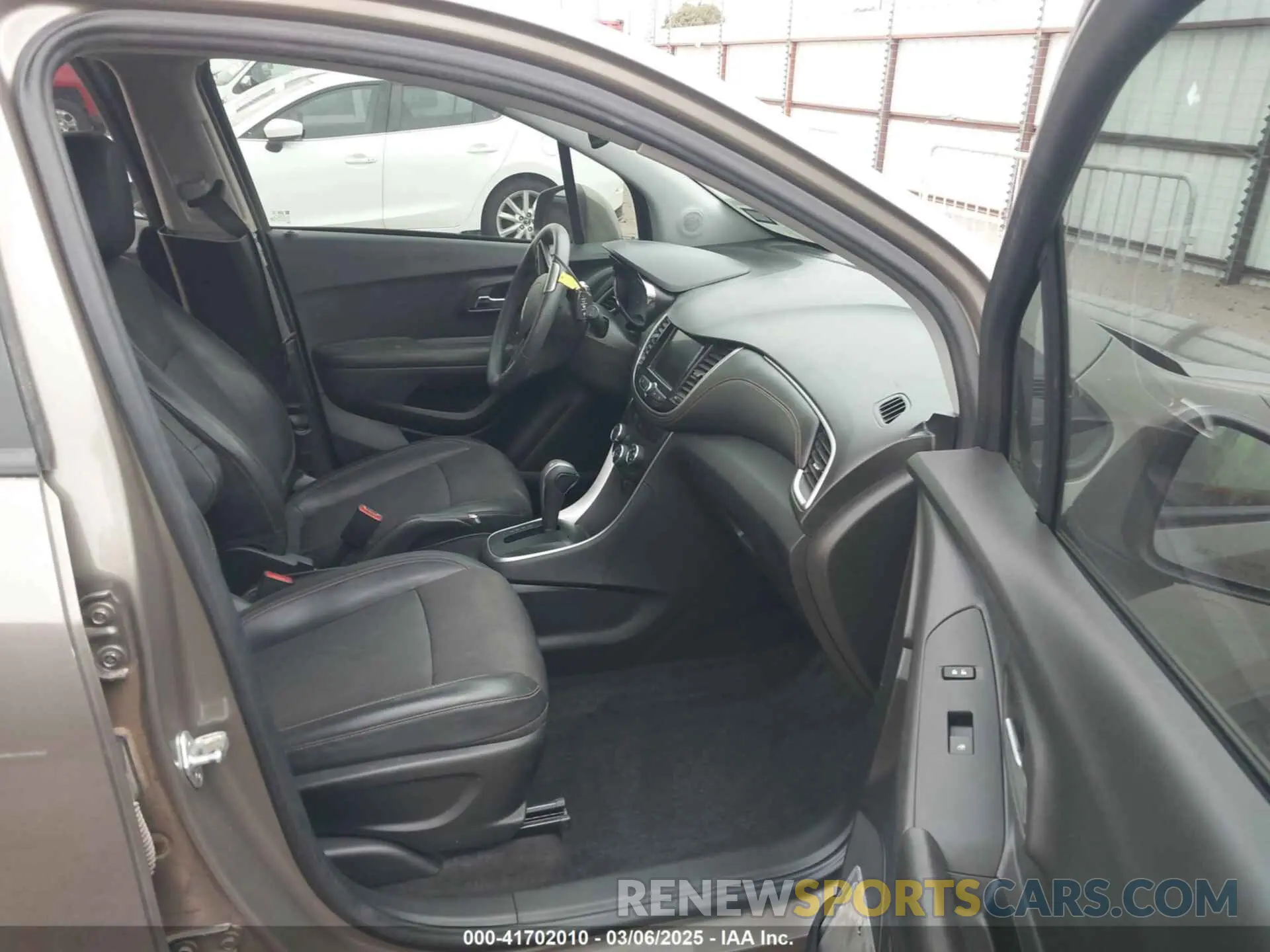 5 Photograph of a damaged car KL7CJLSM2NB563216 CHEVROLET TRAX 2022