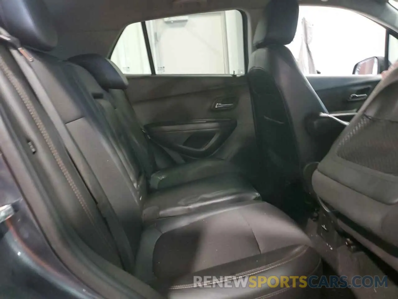 11 Photograph of a damaged car KL7CJLSM3NB530483 CHEVROLET TRAX 2022