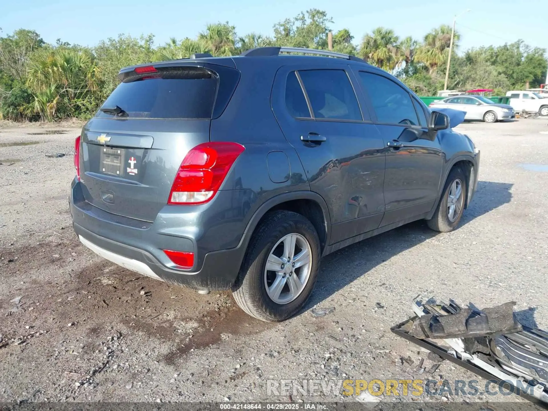 4 Фотография поврежденного автомобиля KL7CJLSM5NB530968 CHEVROLET TRAX 2022