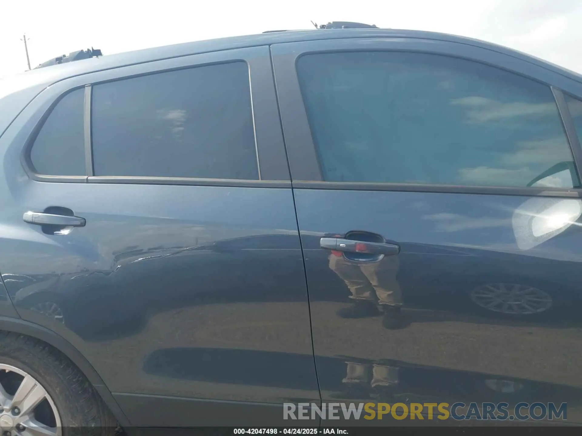 12 Photograph of a damaged car KL7CJLSM6NB568077 CHEVROLET TRAX 2022