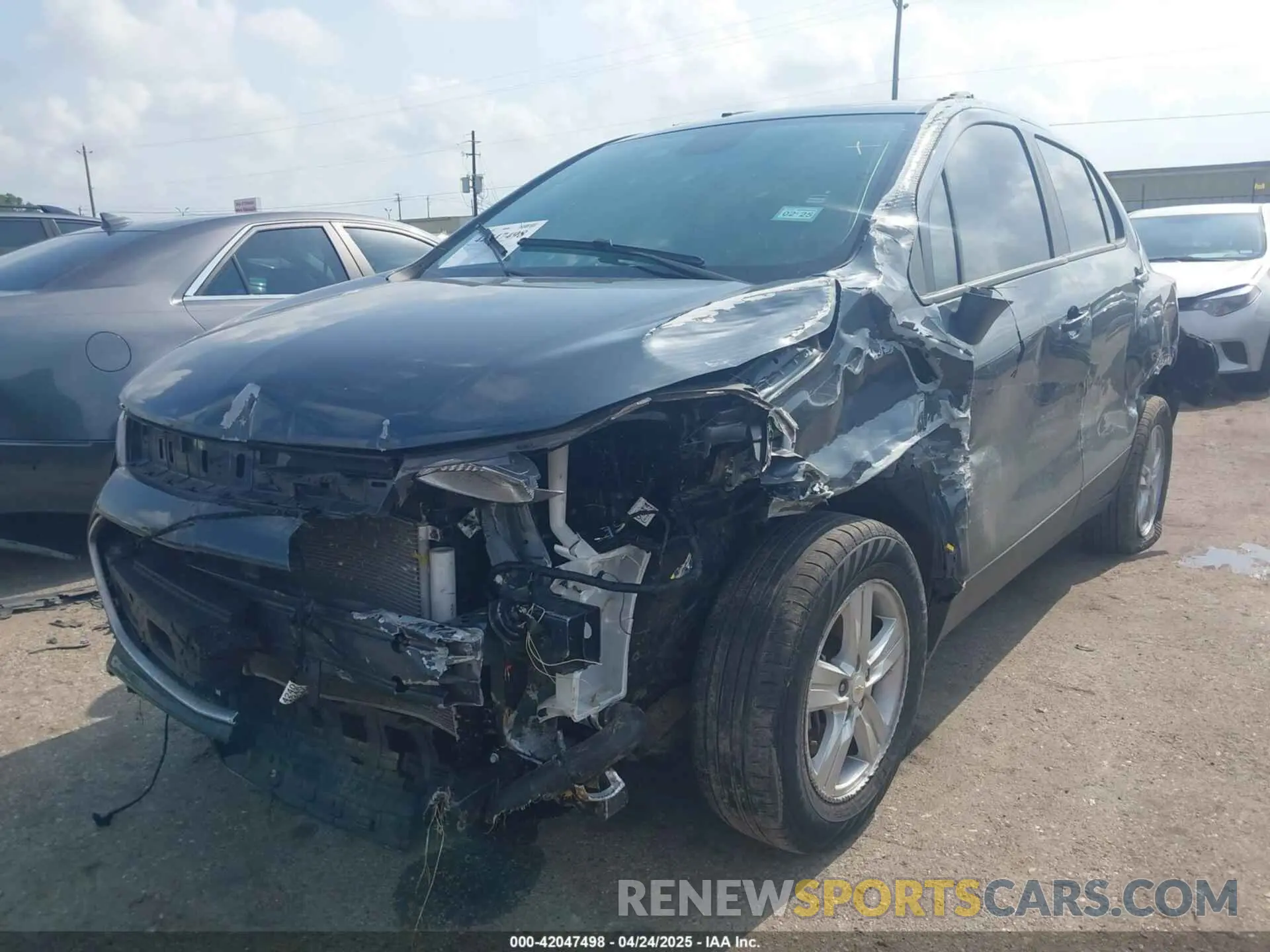 2 Photograph of a damaged car KL7CJLSM6NB568077 CHEVROLET TRAX 2022