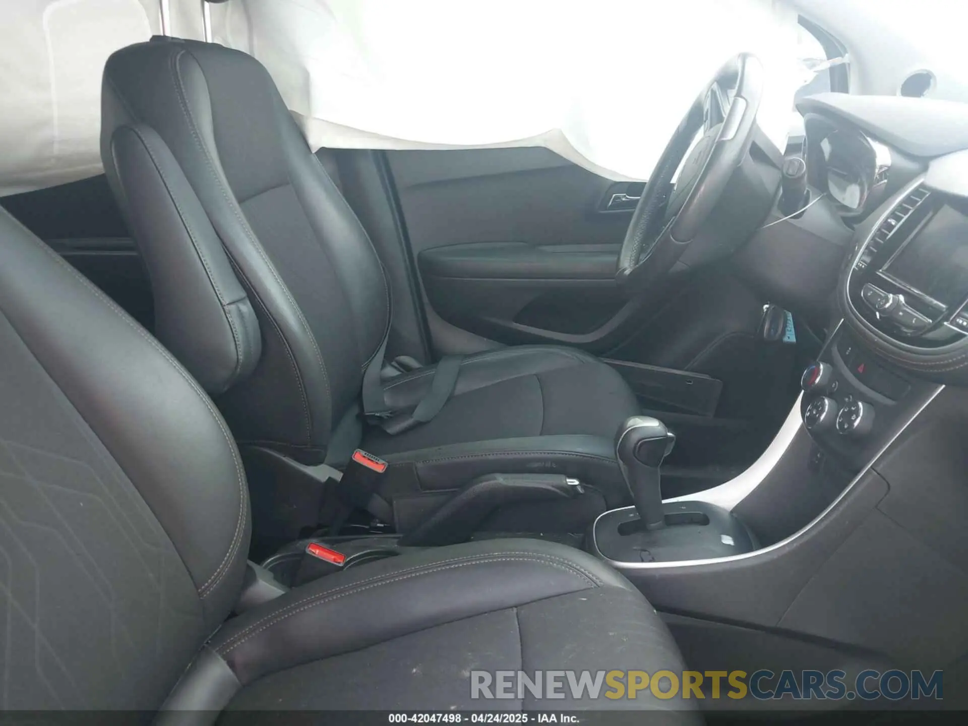 5 Photograph of a damaged car KL7CJLSM6NB568077 CHEVROLET TRAX 2022