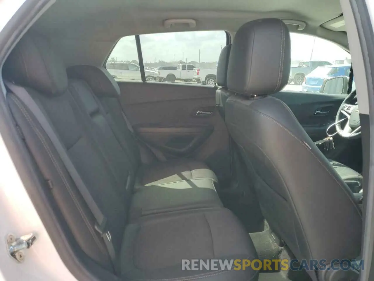 11 Photograph of a damaged car KL7CJLSM9NB562578 CHEVROLET TRAX 2022