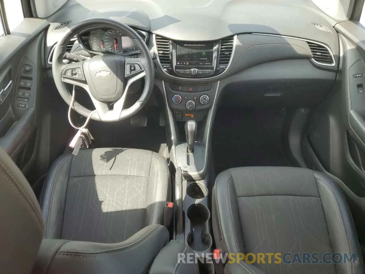 8 Photograph of a damaged car KL7CJLSM9NB562578 CHEVROLET TRAX 2022