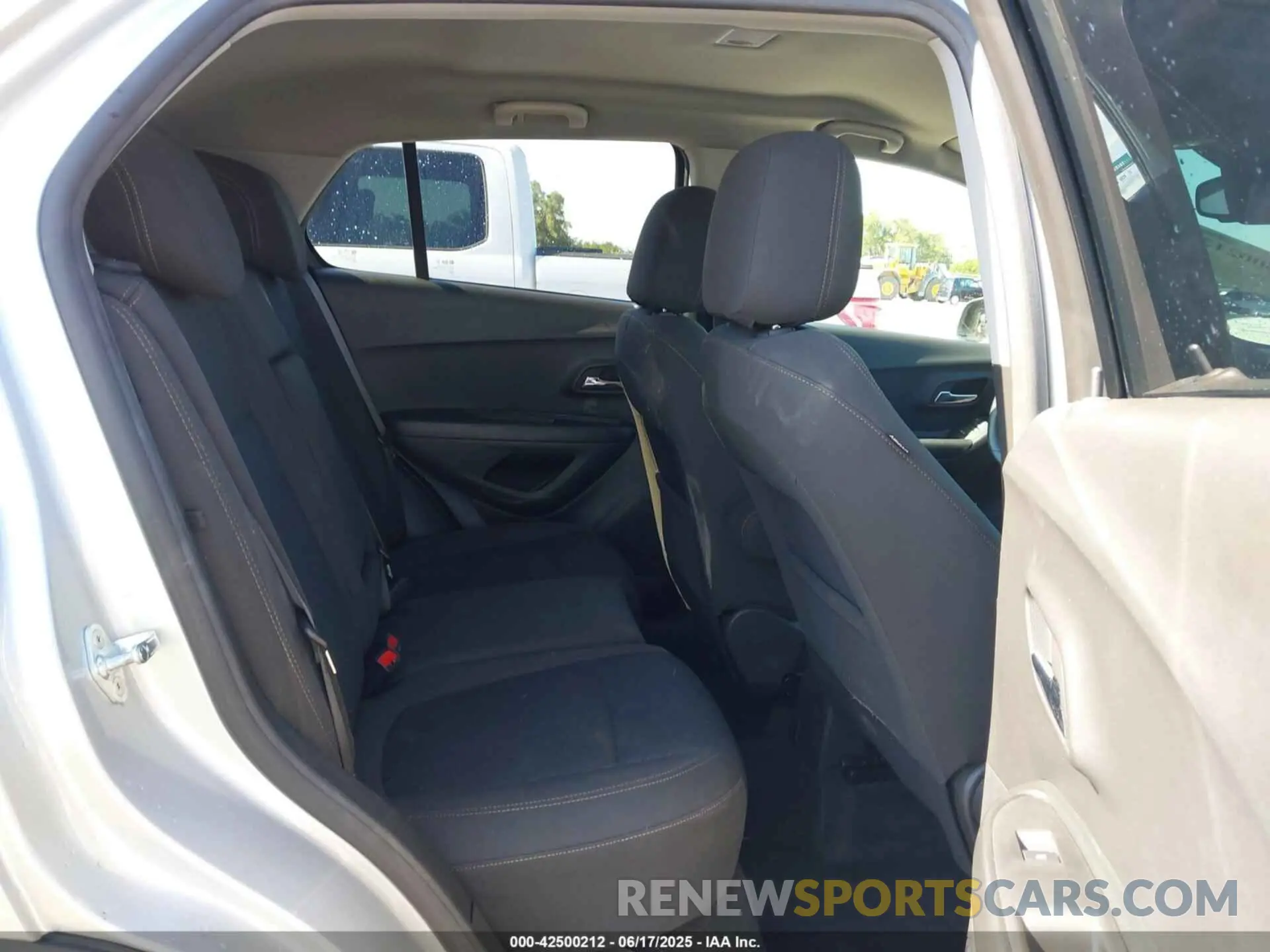 8 Photograph of a damaged car KL7CJNSM5NB503071 CHEVROLET TRAX 2022
