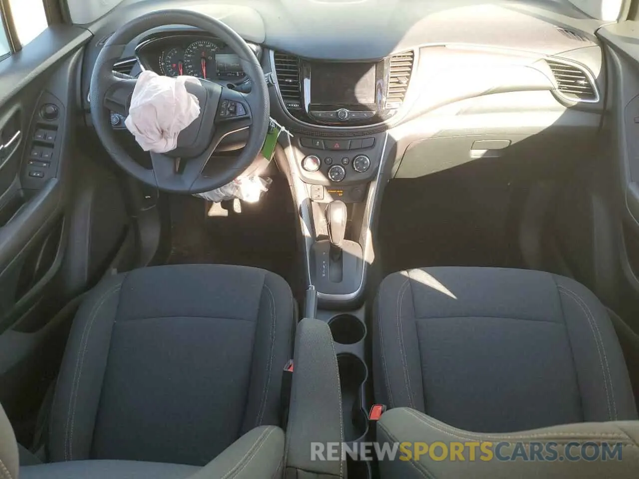 8 Photograph of a damaged car KL7CJNSM8NB506546 CHEVROLET TRAX 2022