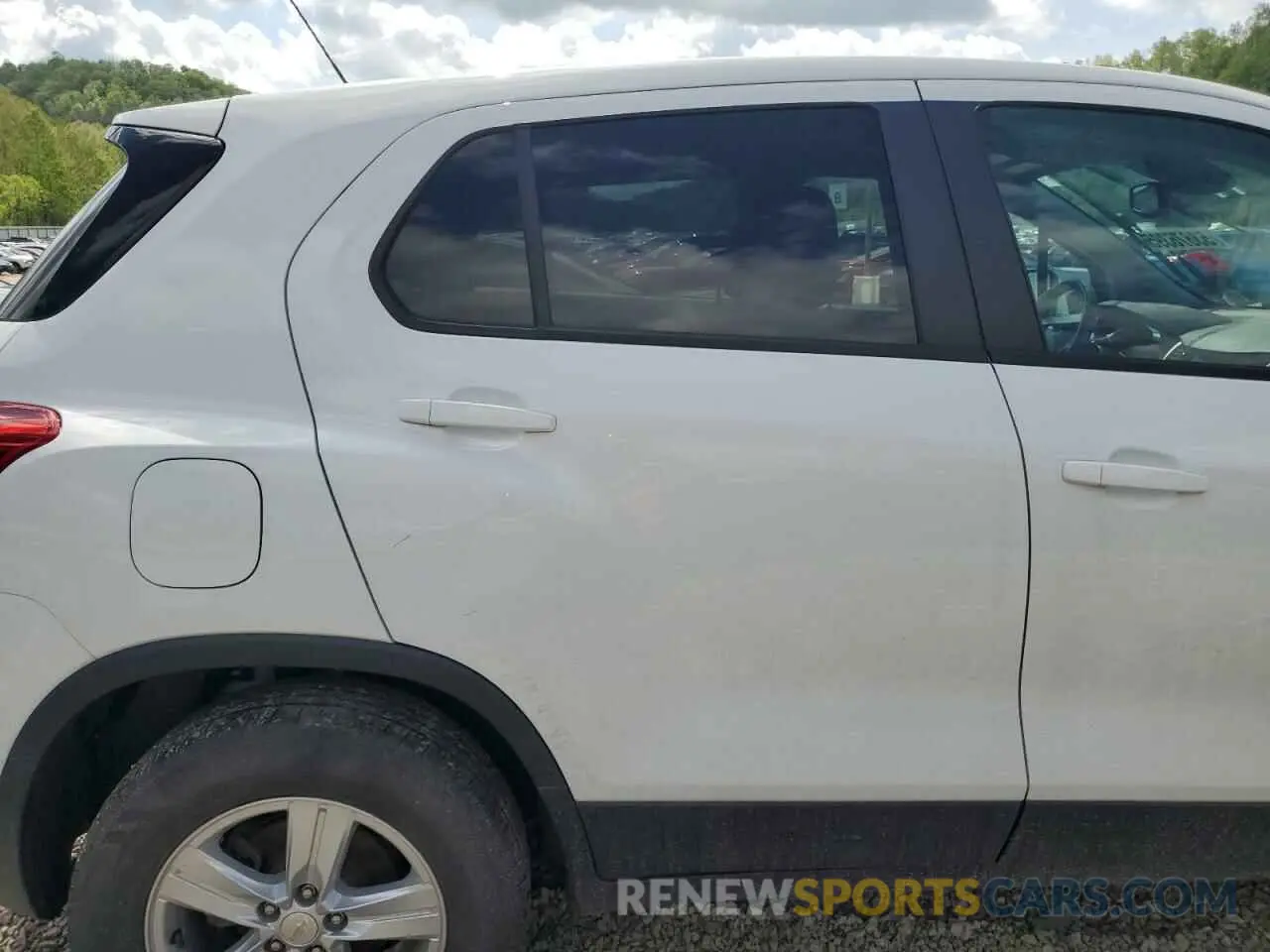 11 Photograph of a damaged car KL7CJNSM9NB509617 CHEVROLET TRAX 2022
