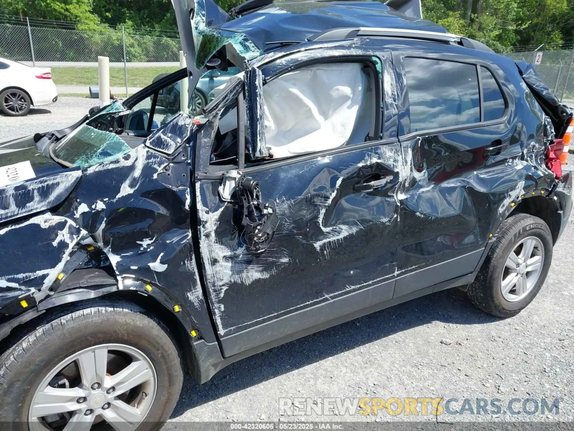 12 Фотография поврежденного автомобиля KL7CJPSM1NB520493 CHEVROLET TRAX 2022
