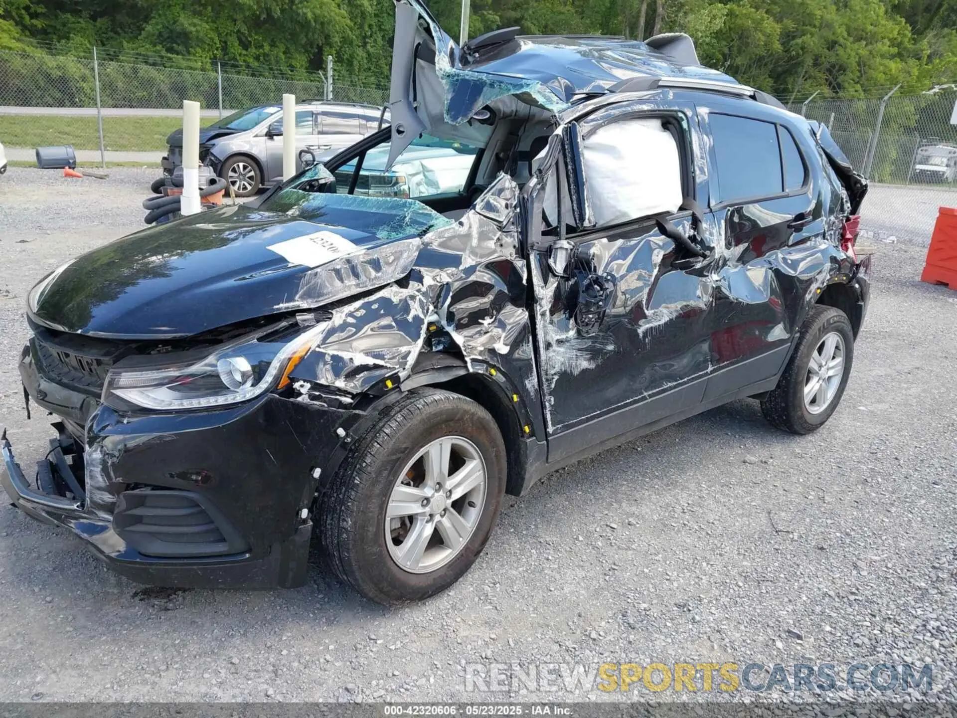 2 Фотография поврежденного автомобиля KL7CJPSM1NB520493 CHEVROLET TRAX 2022