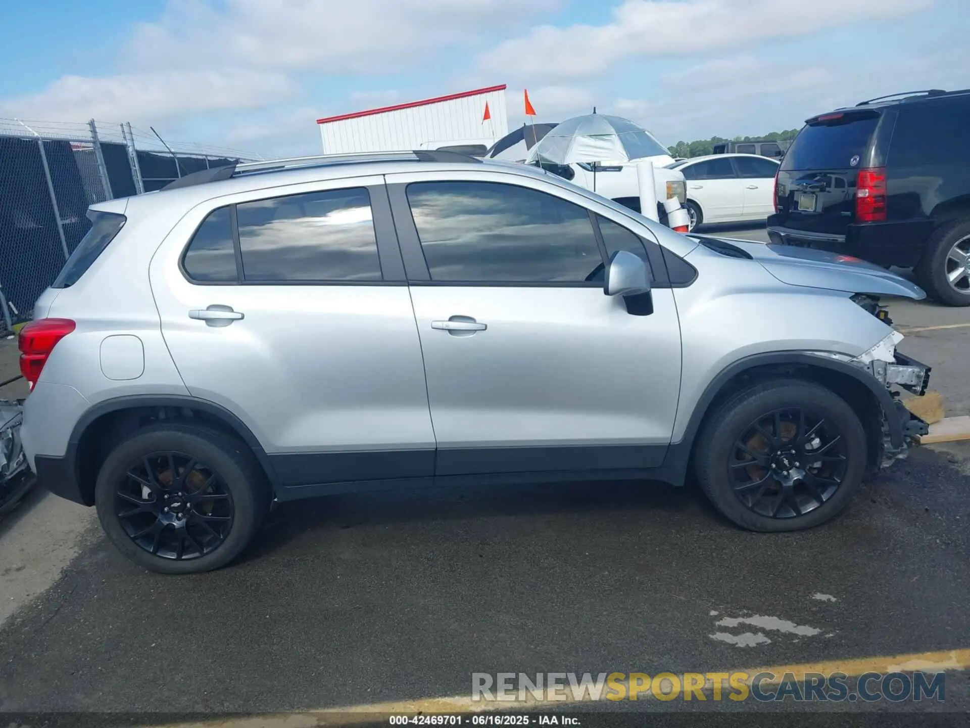 14 Photograph of a damaged car KL7CJPSM5NB537118 CHEVROLET TRAX 2022