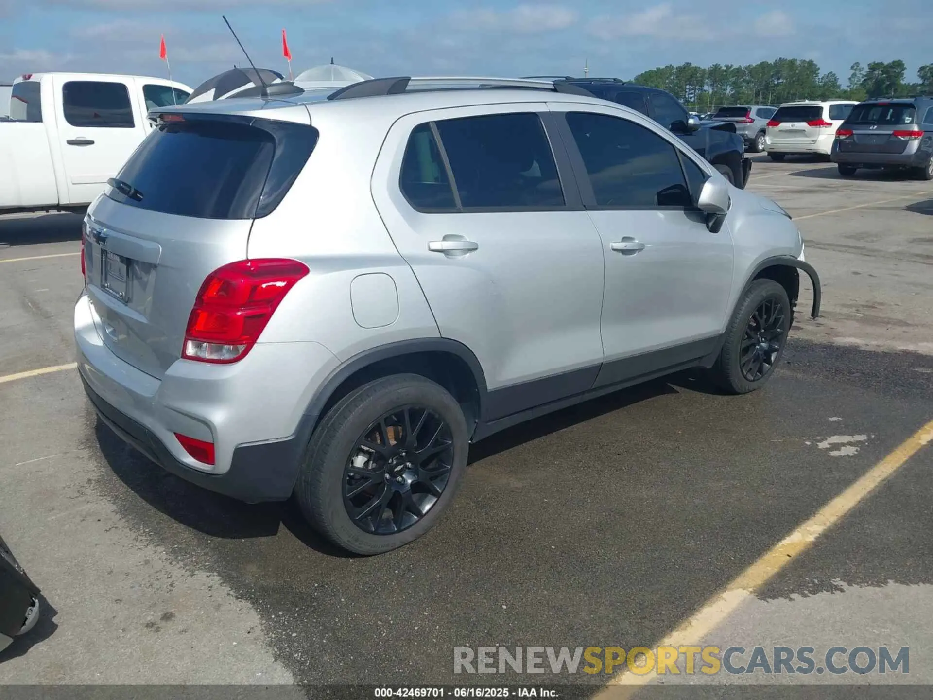 4 Photograph of a damaged car KL7CJPSM5NB537118 CHEVROLET TRAX 2022