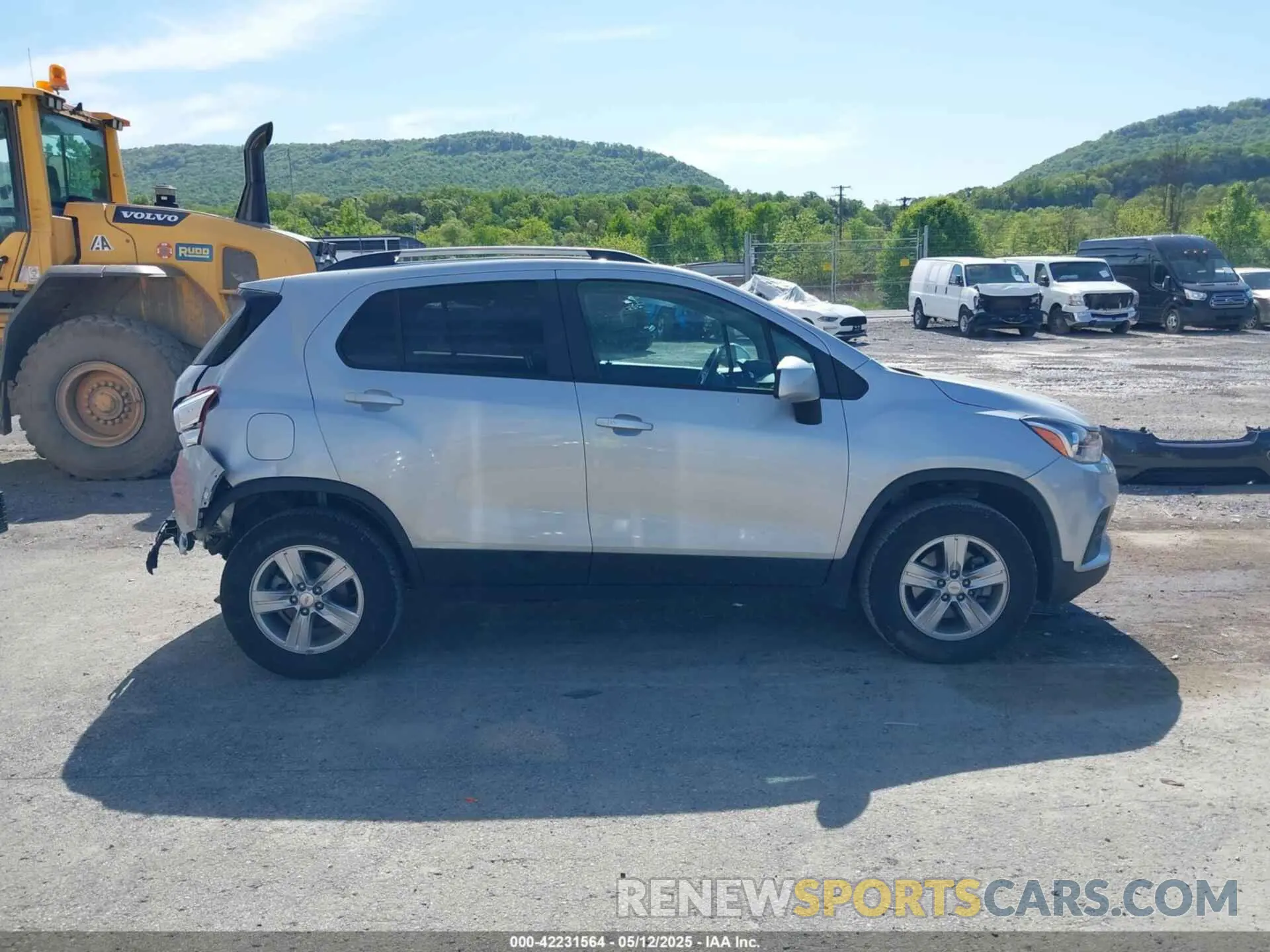 13 Photograph of a damaged car KL7CJPSM8NB560716 CHEVROLET TRAX 2022