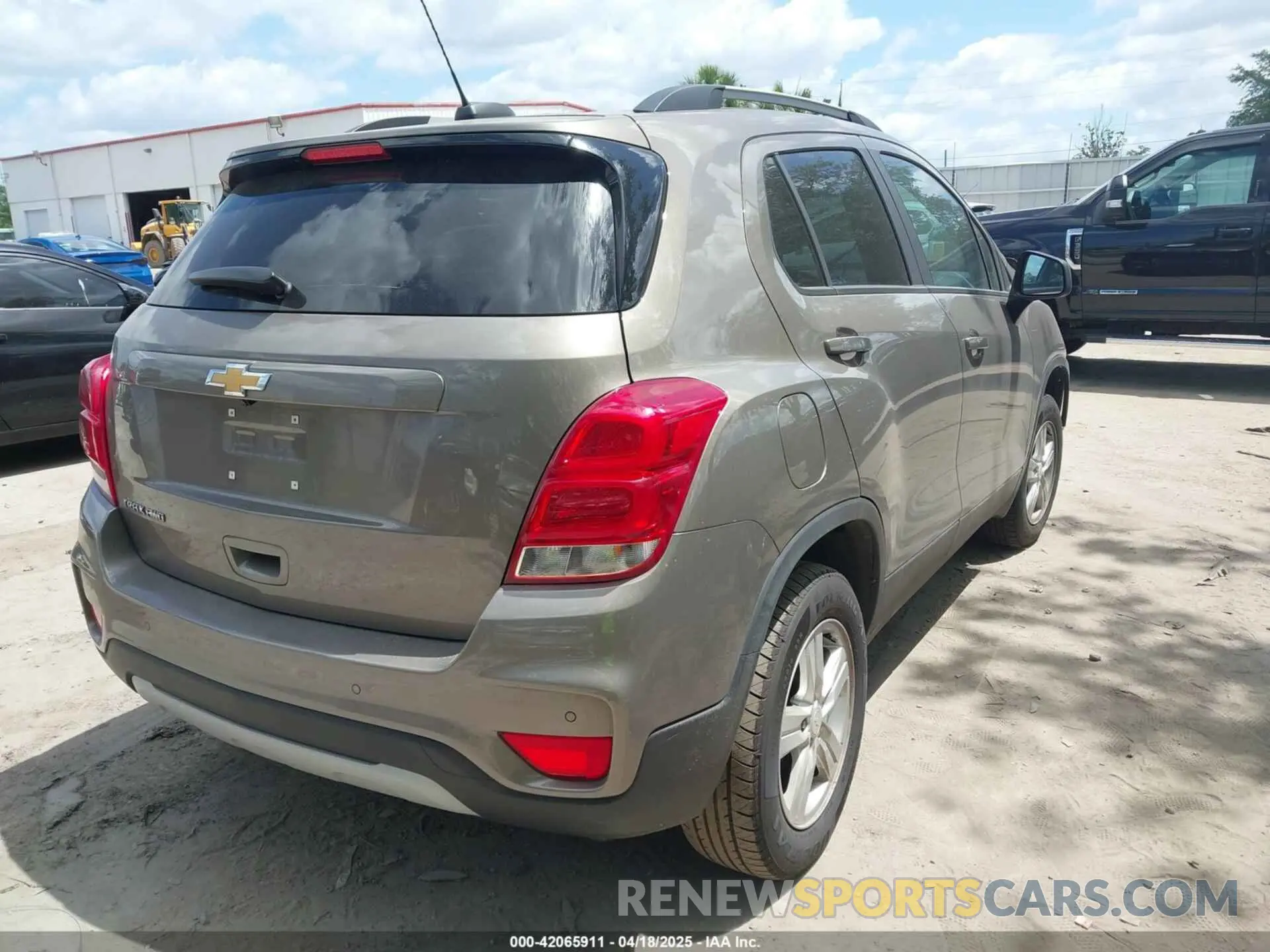 4 Photograph of a damaged car KL7CJPSMXNB513865 CHEVROLET TRAX 2022
