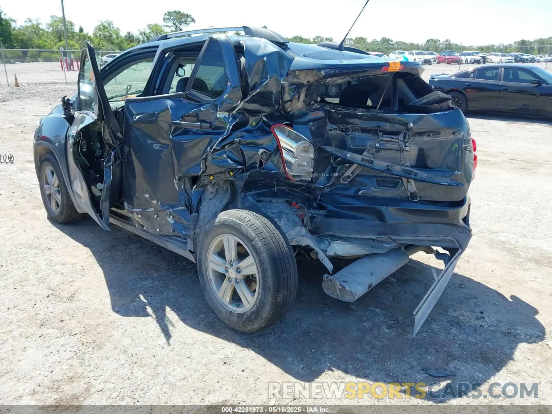 3 Photograph of a damaged car KL7CJPSMXNB557865 CHEVROLET TRAX 2022