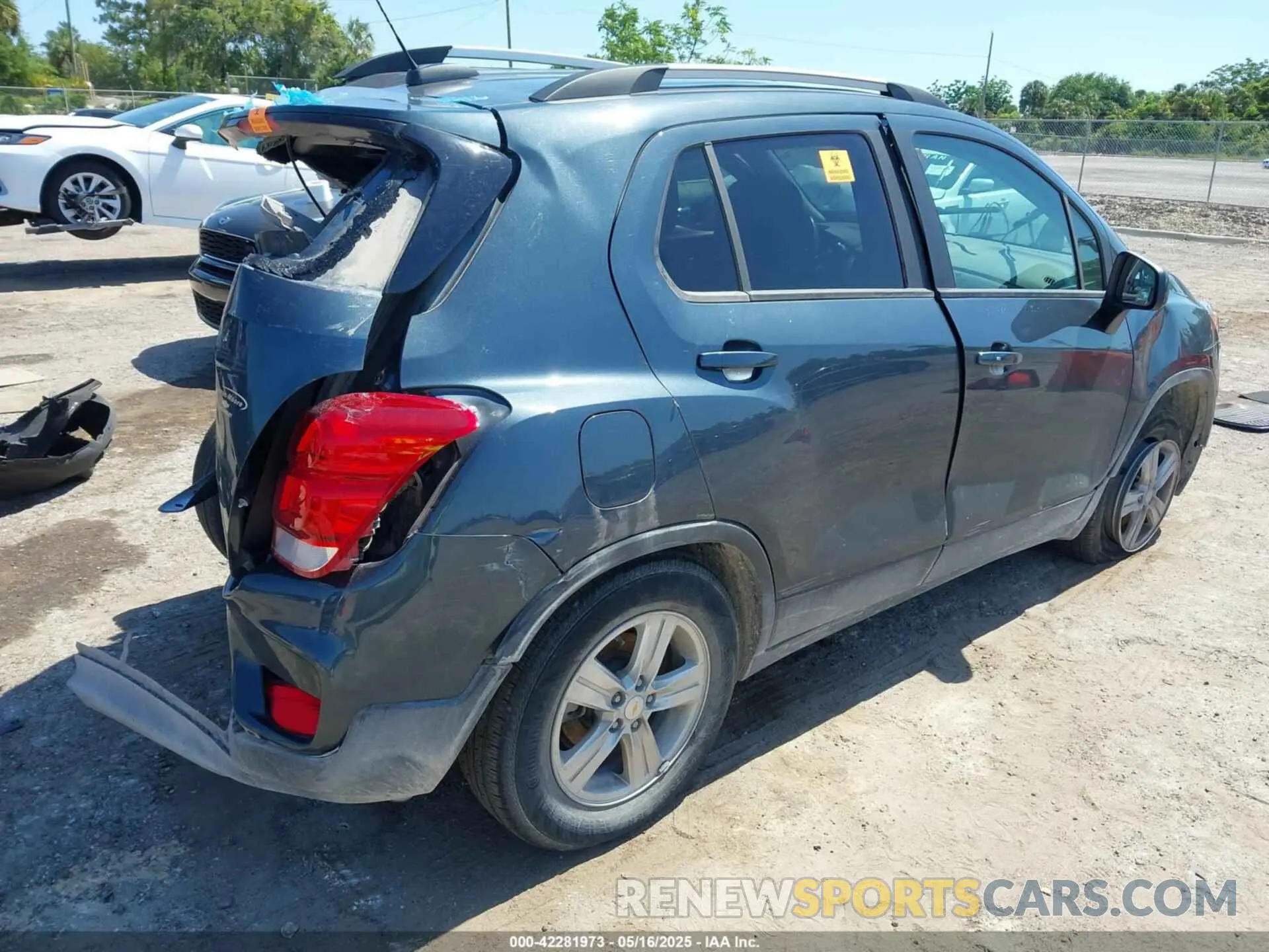4 Photograph of a damaged car KL7CJPSMXNB557865 CHEVROLET TRAX 2022