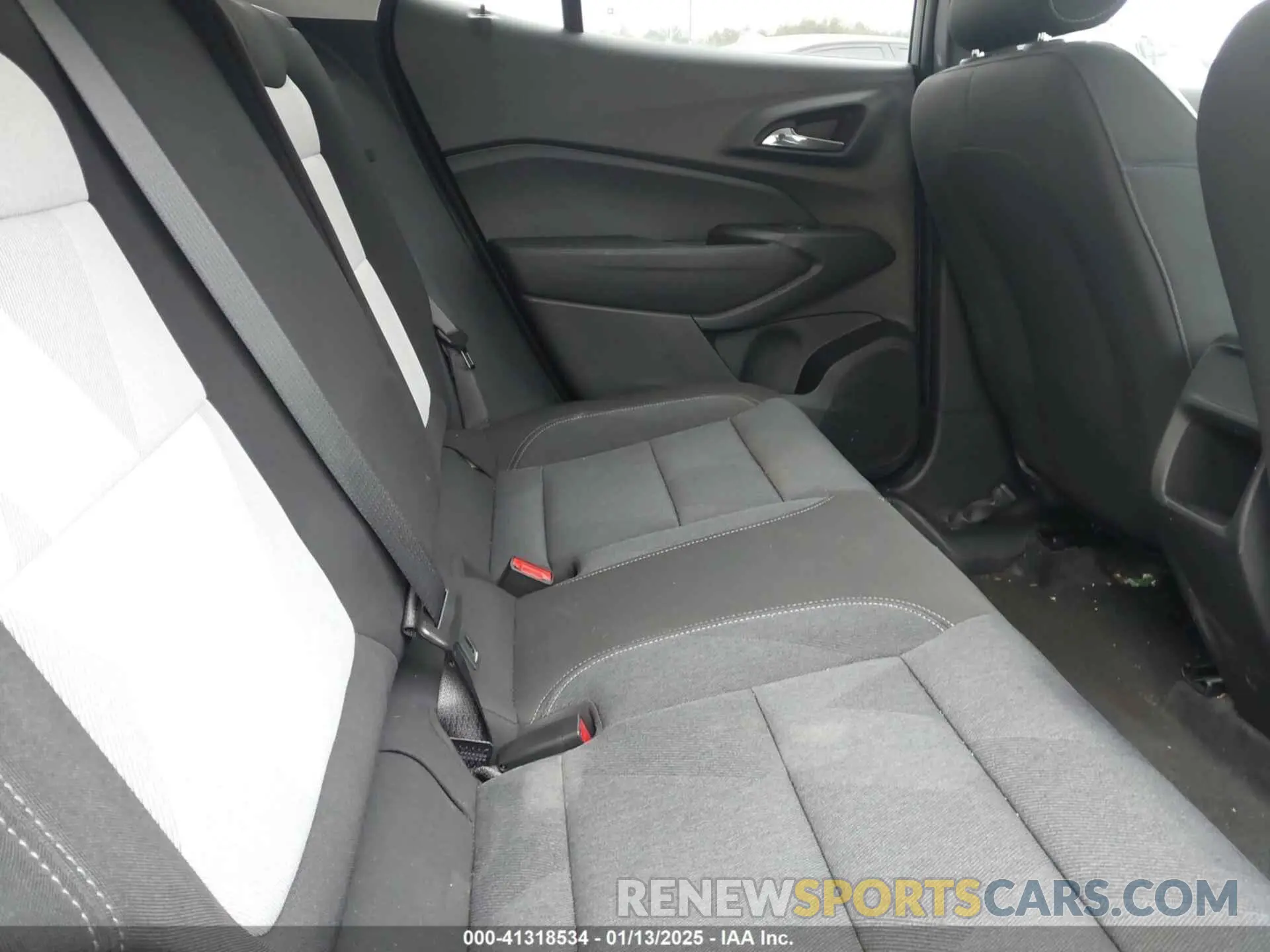 8 Photograph of a damaged car KL77LFE20RC091007 CHEVROLET TRAX 2024