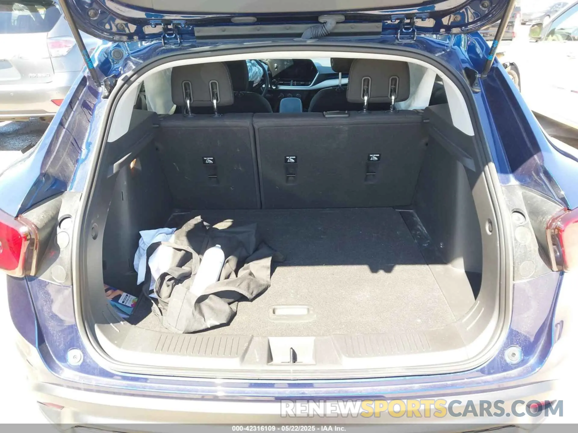 12 Photograph of a damaged car KL77LFE21RC045010 CHEVROLET TRAX 2024