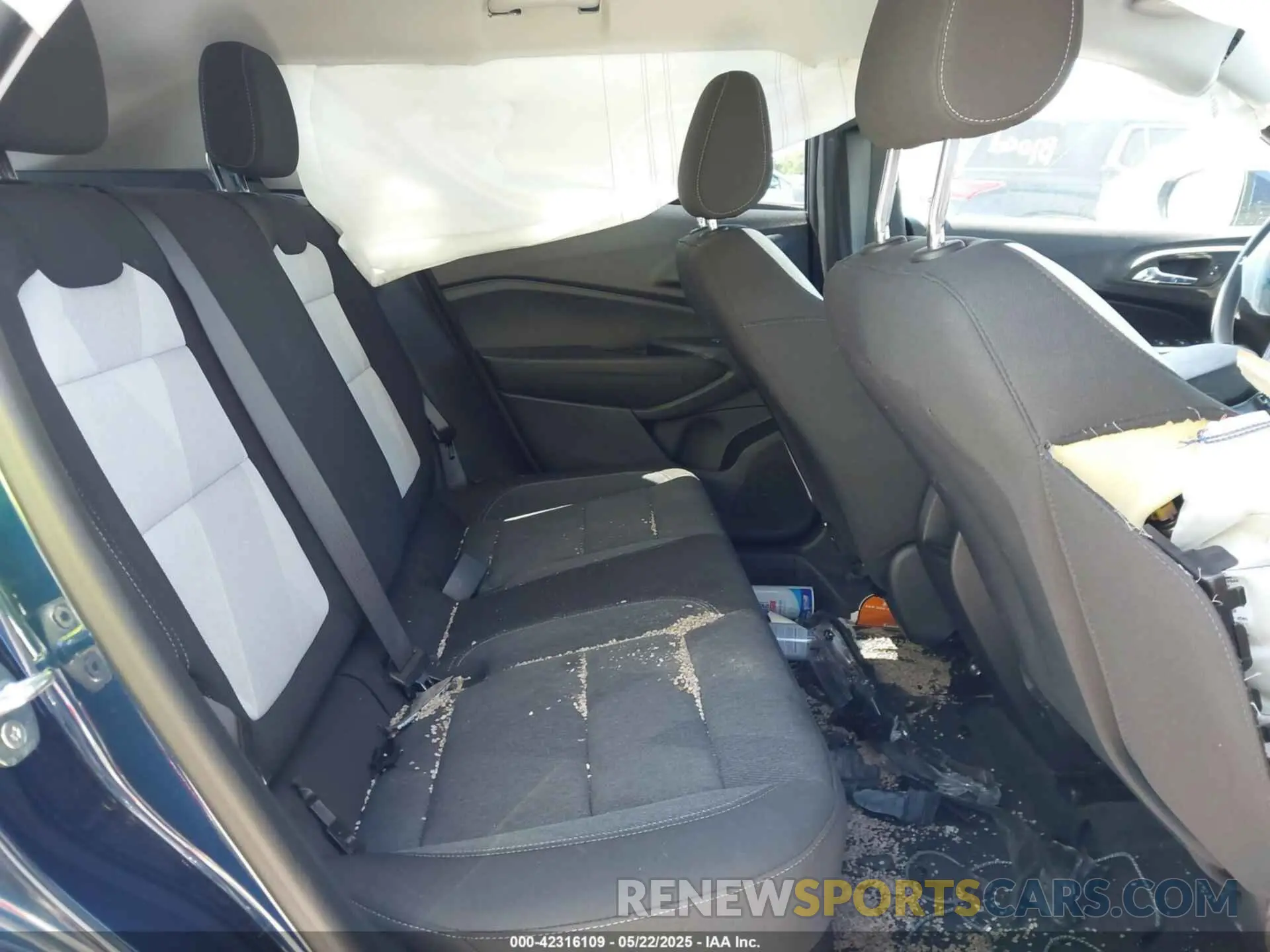 8 Photograph of a damaged car KL77LFE21RC045010 CHEVROLET TRAX 2024