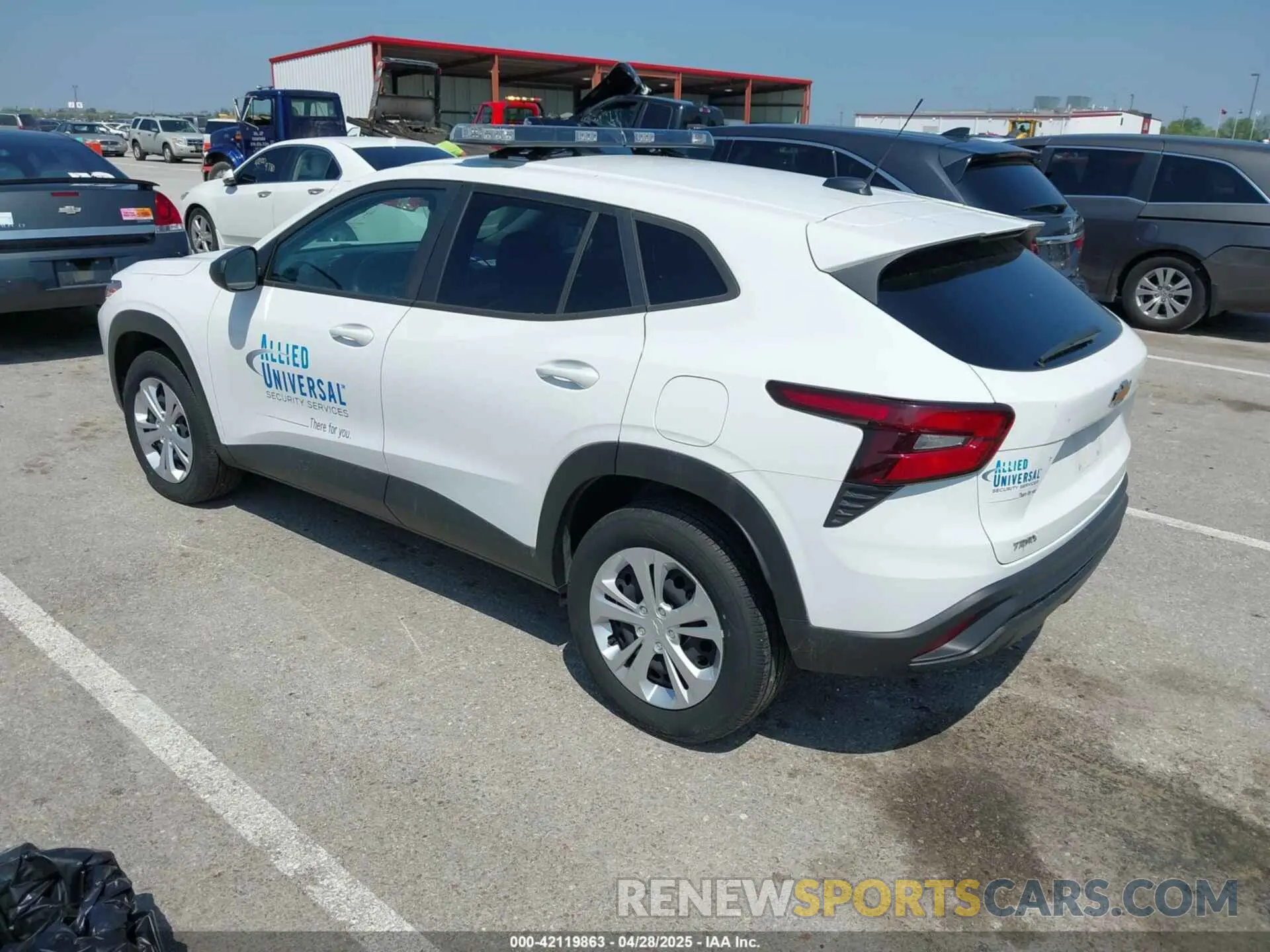 3 Фотография поврежденного автомобиля KL77LFE21RC140053 CHEVROLET TRAX 2024