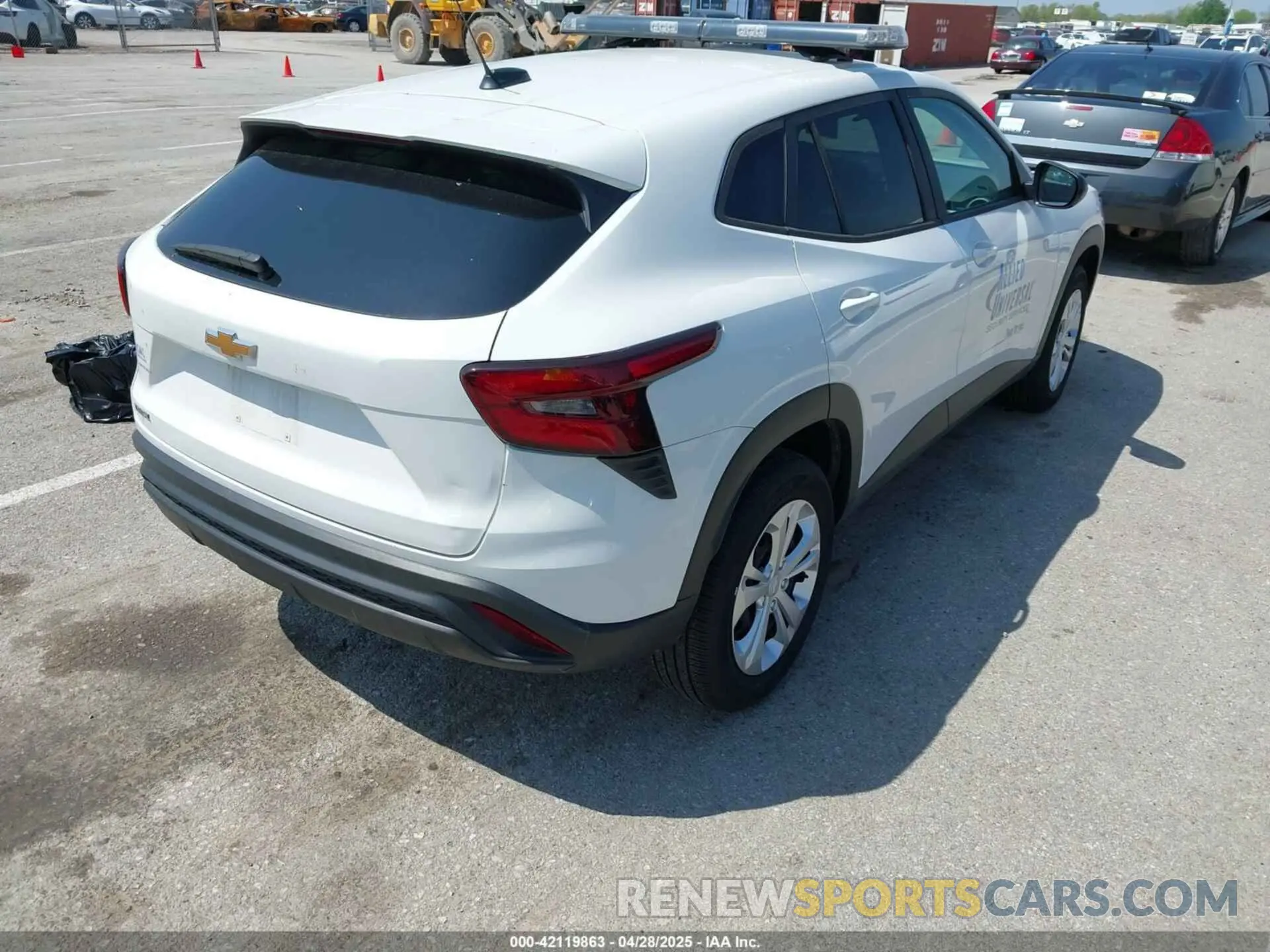 4 Фотография поврежденного автомобиля KL77LFE21RC140053 CHEVROLET TRAX 2024
