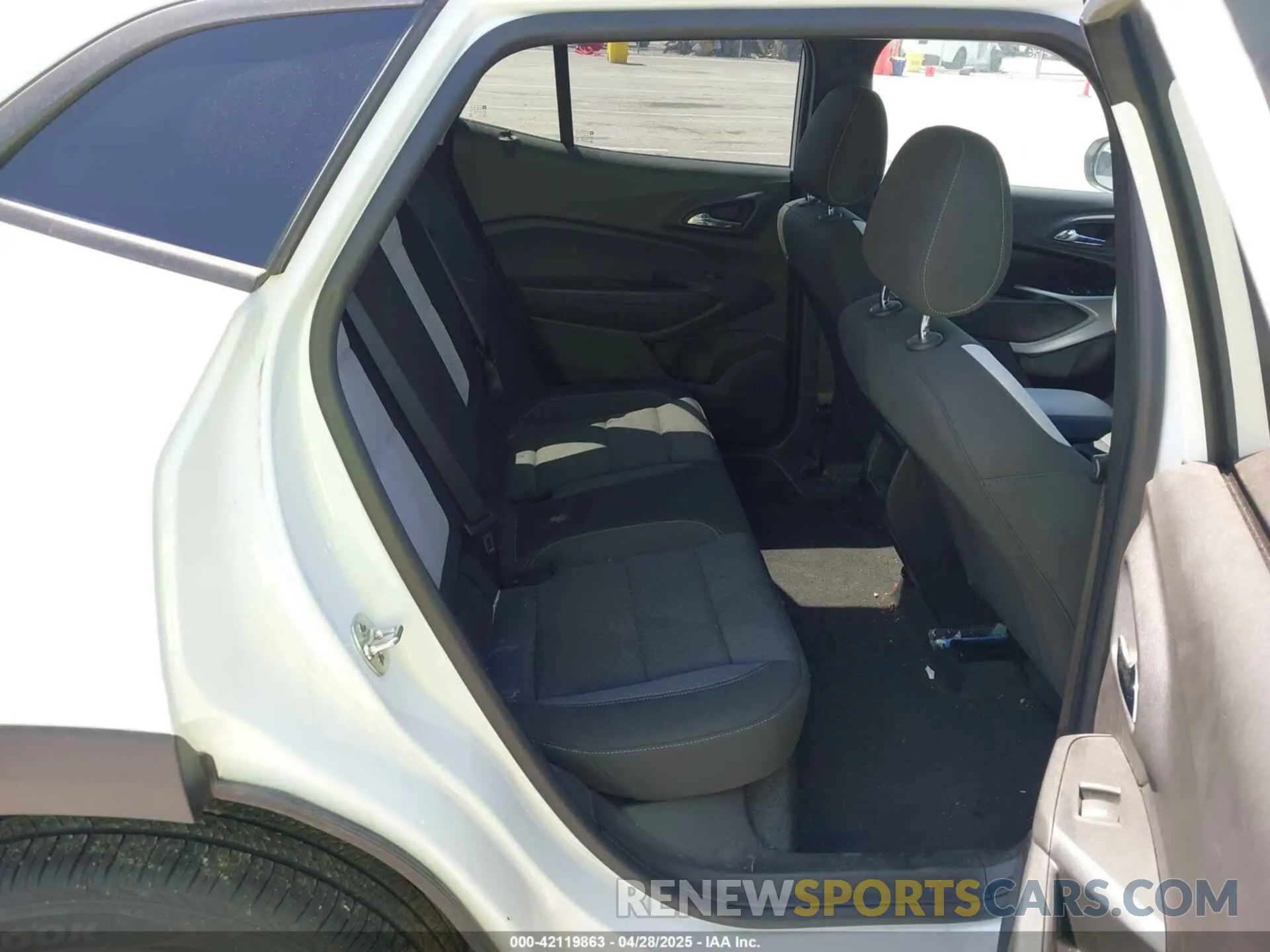 8 Фотография поврежденного автомобиля KL77LFE21RC140053 CHEVROLET TRAX 2024