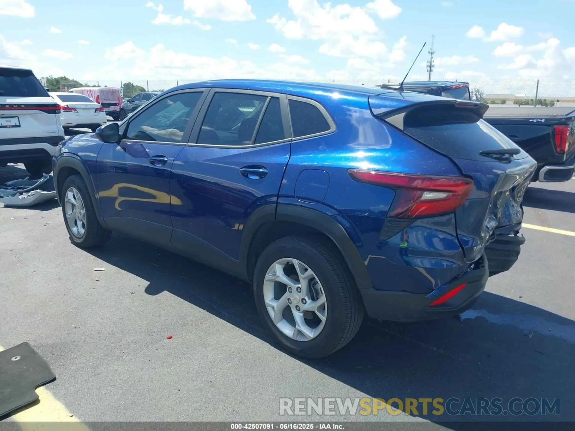 3 Фотография поврежденного автомобиля KL77LFE21RC162568 CHEVROLET TRAX 2024